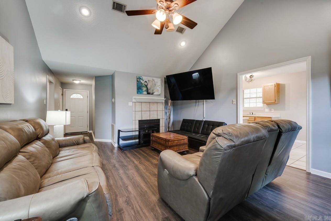 270 Pickwicket Dr Property Photo 6