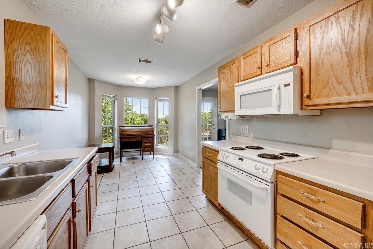 270 Pickwicket Dr Property Photo 11