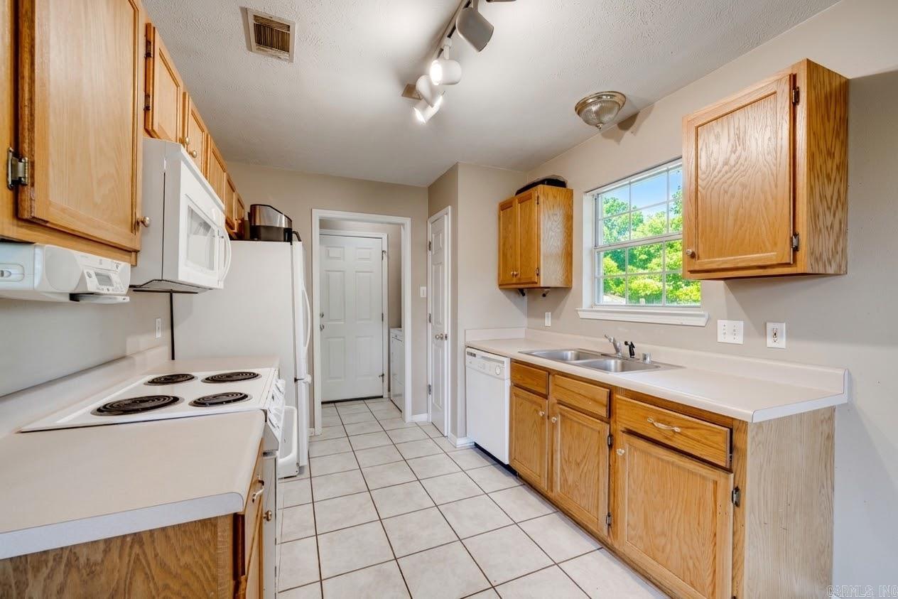 270 Pickwicket Dr Property Photo 12