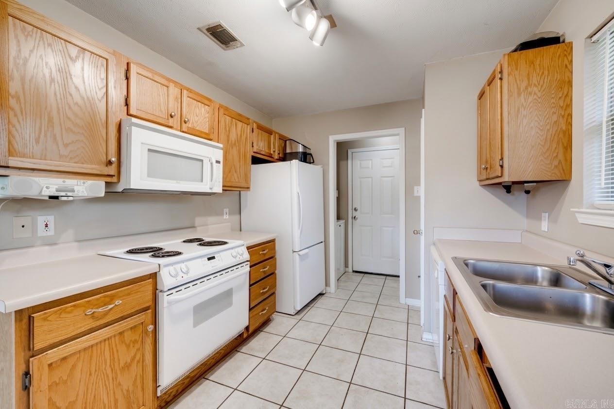 270 Pickwicket Dr Property Photo 13
