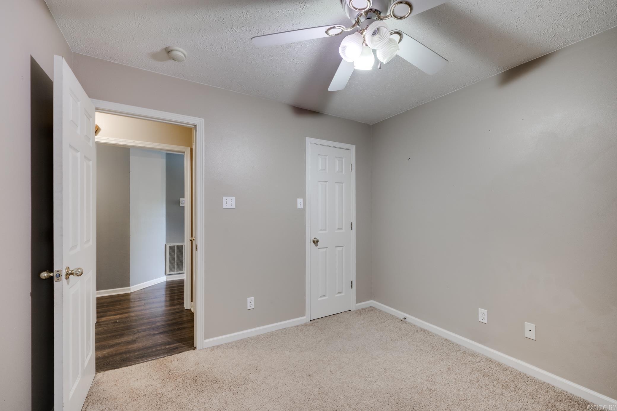 270 Pickwicket Dr Property Photo 17
