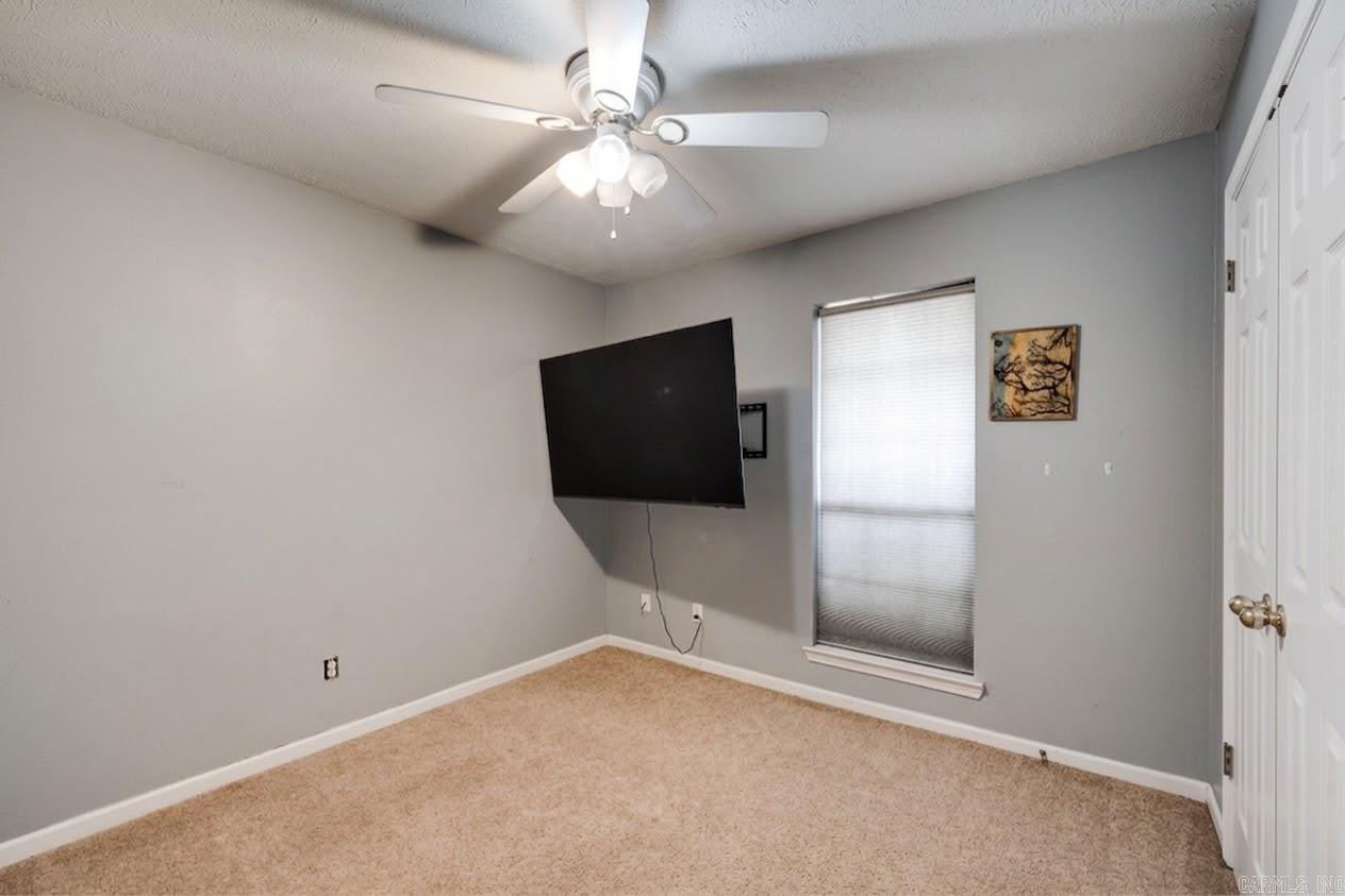 270 Pickwicket Dr Property Photo 18
