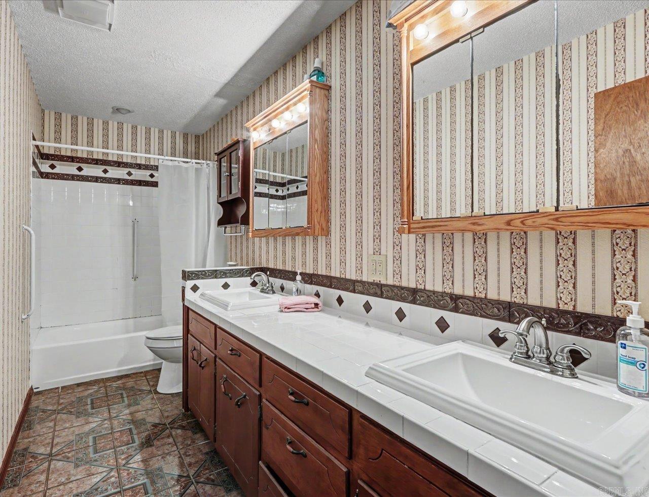 186 Echo Point Property Photo 28