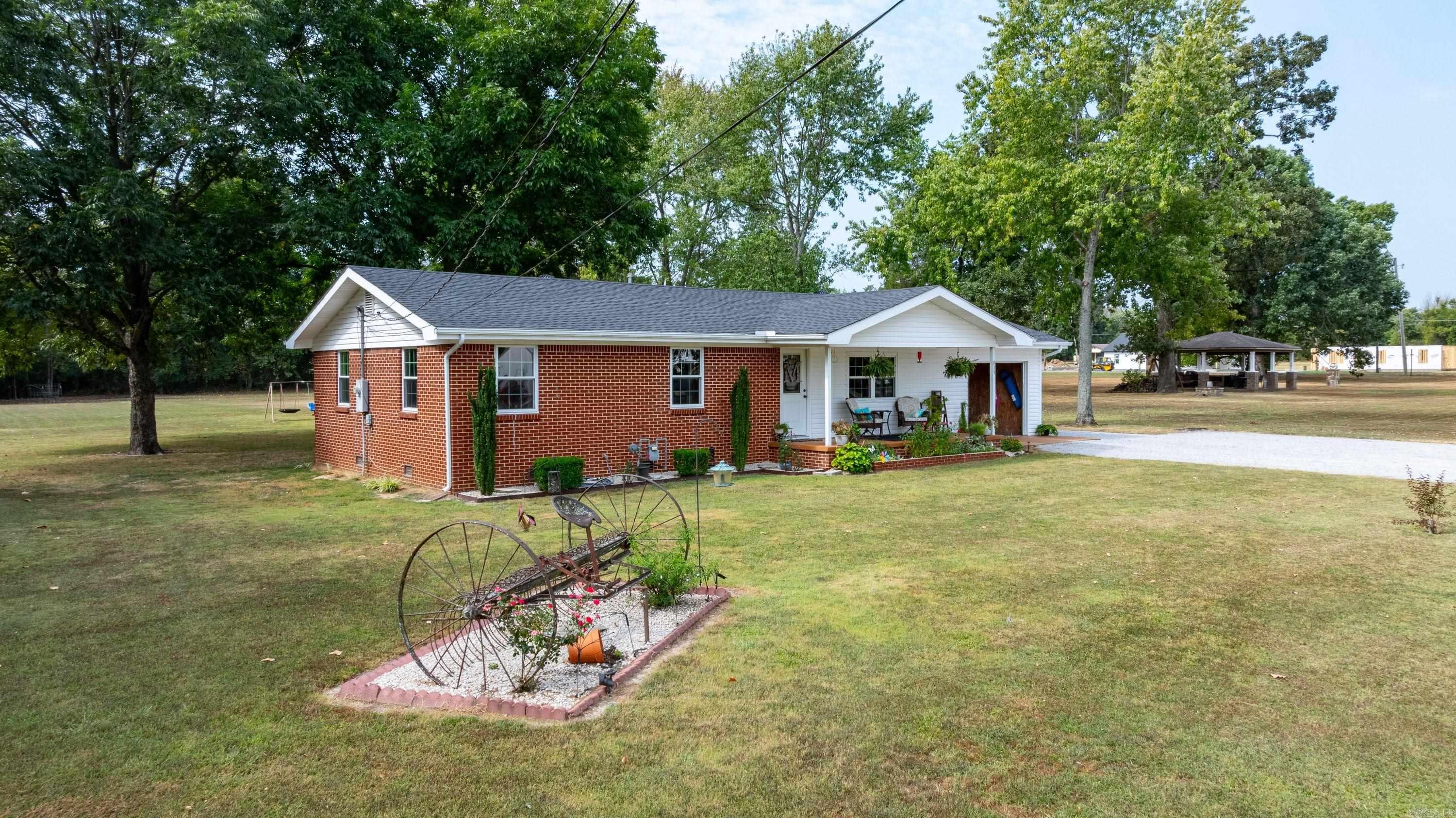 619 E Center