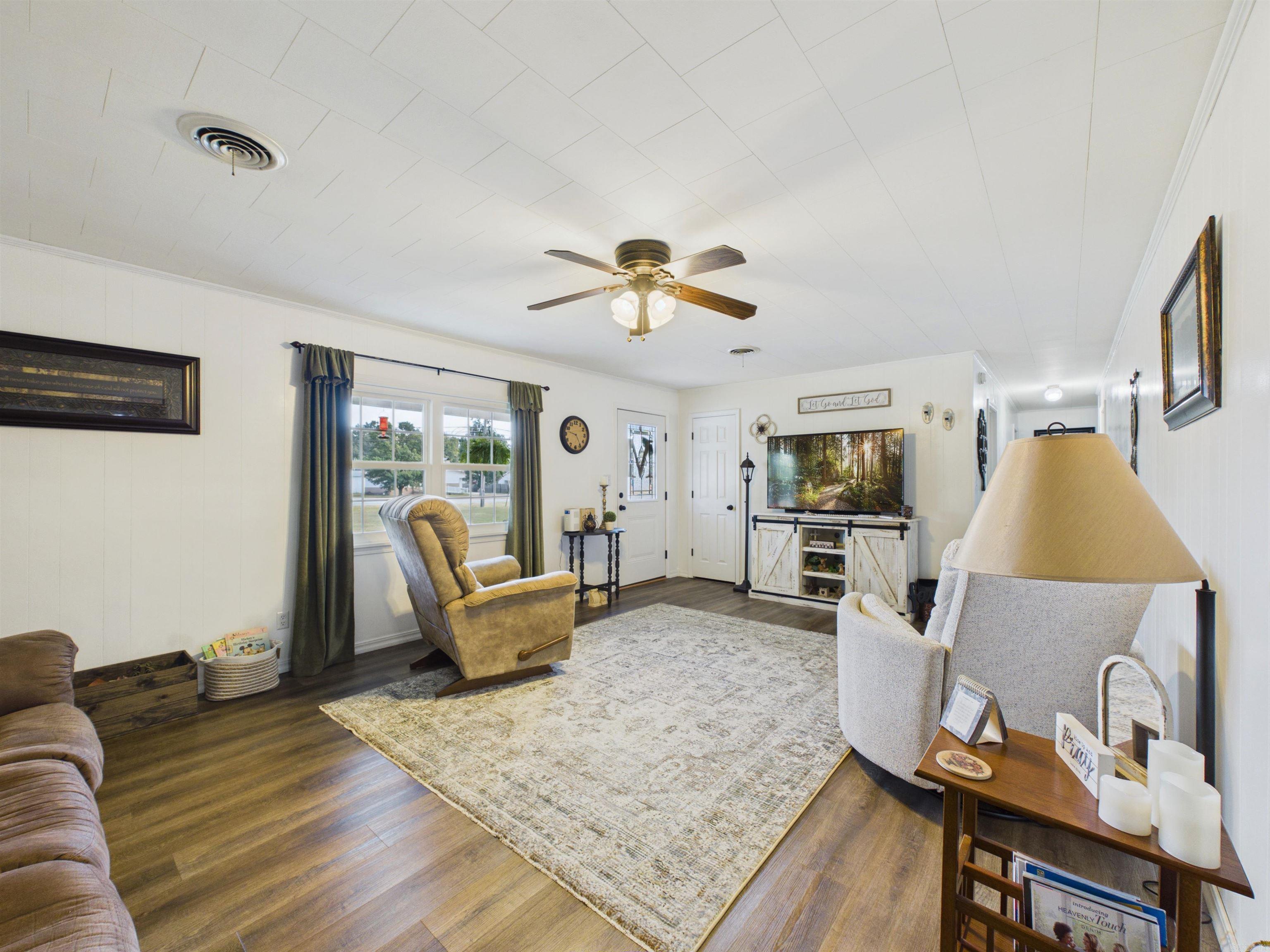 619 E Center Property Photo 4