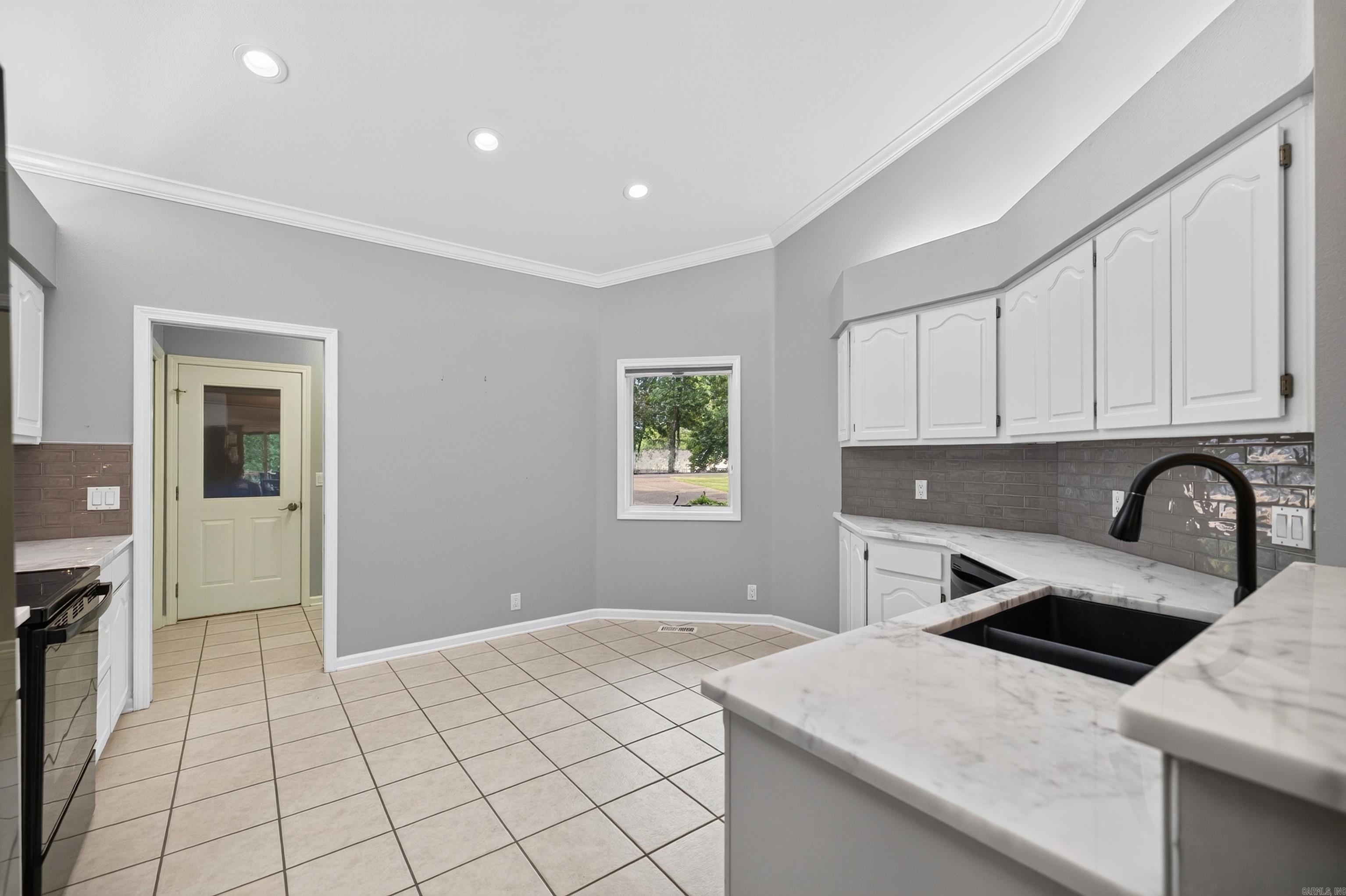 3 Magellan Circle Property Photo 14
