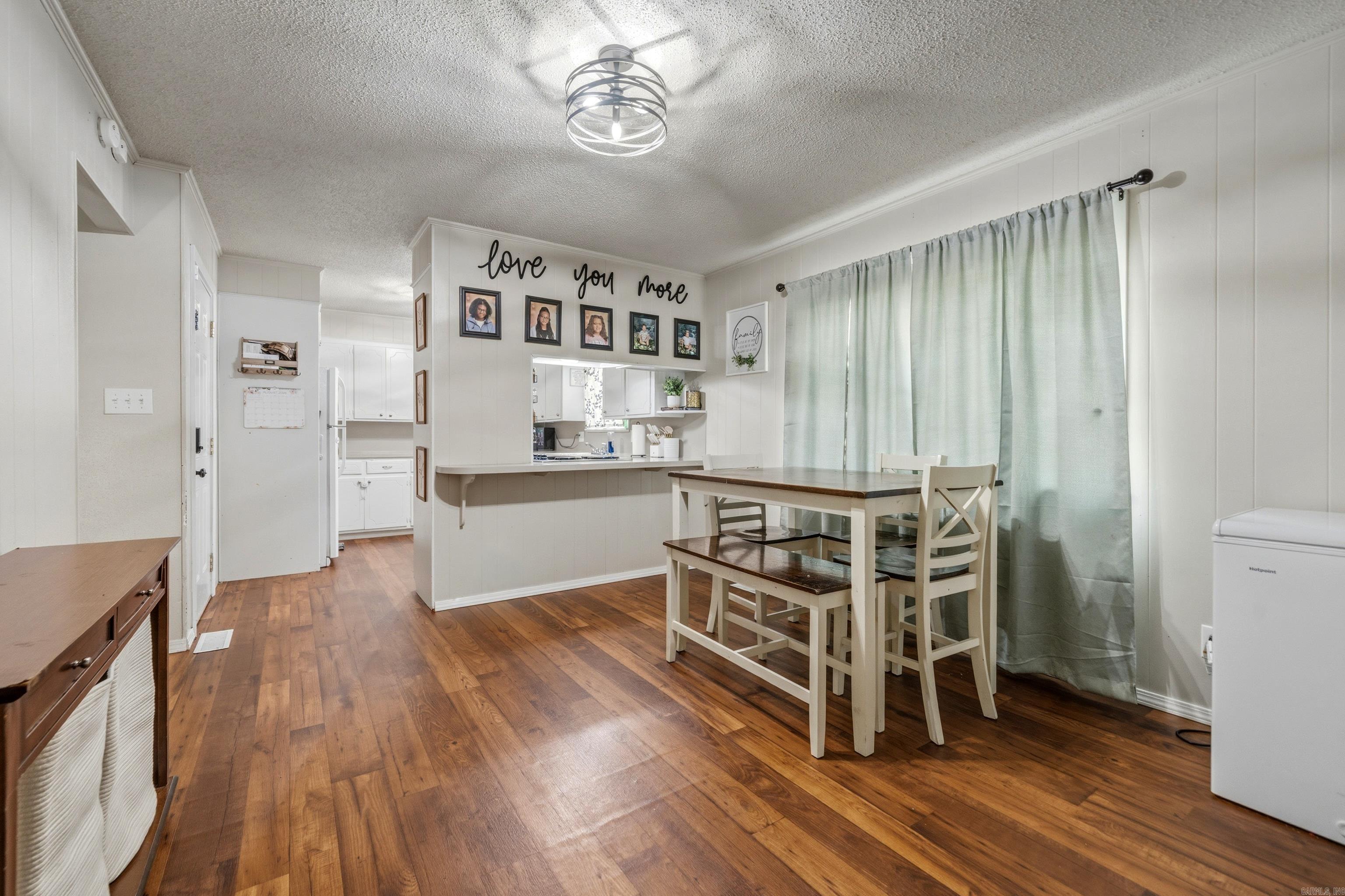 104 Clyde Property Photo 8