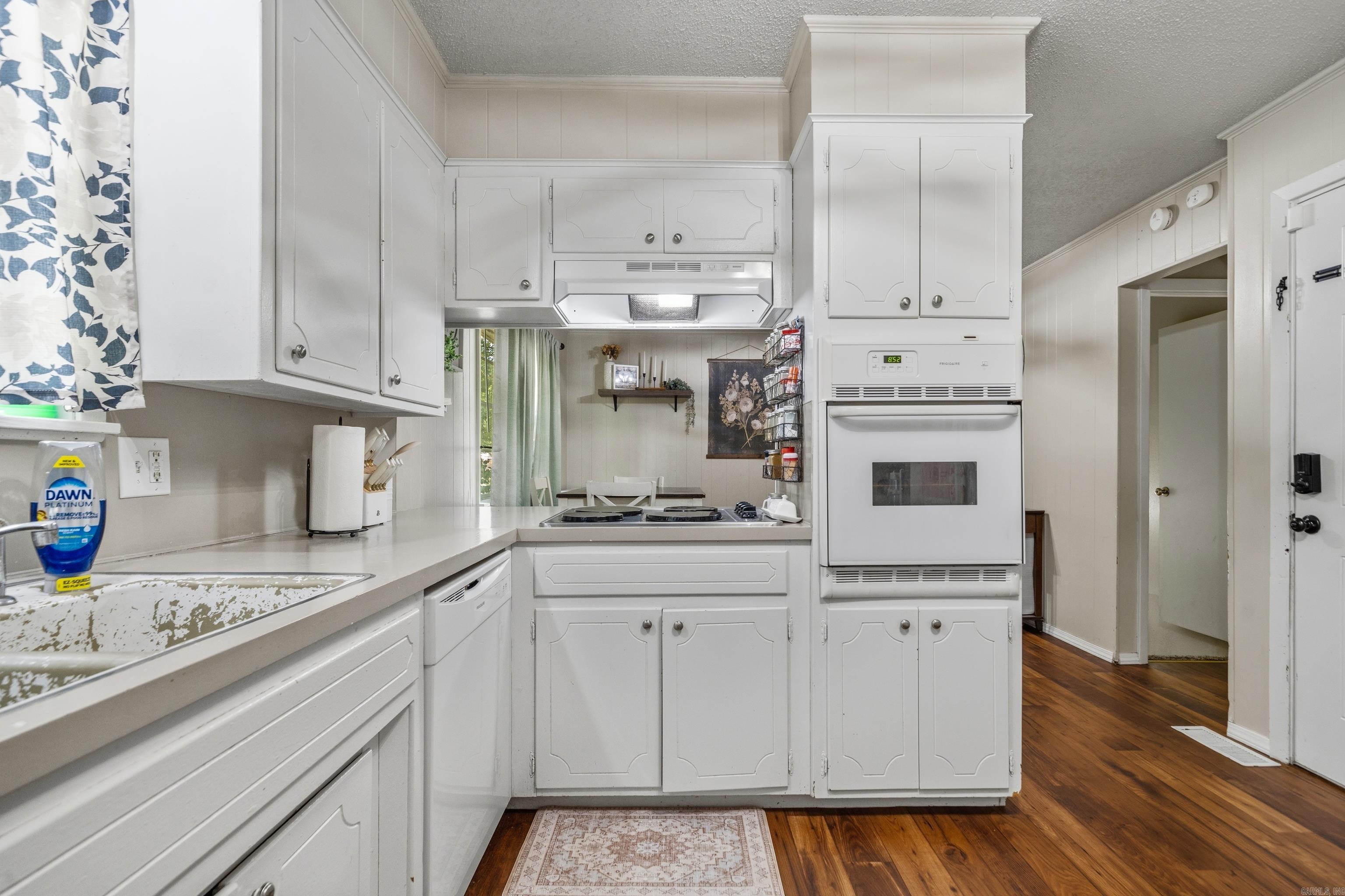 104 Clyde Property Photo 15