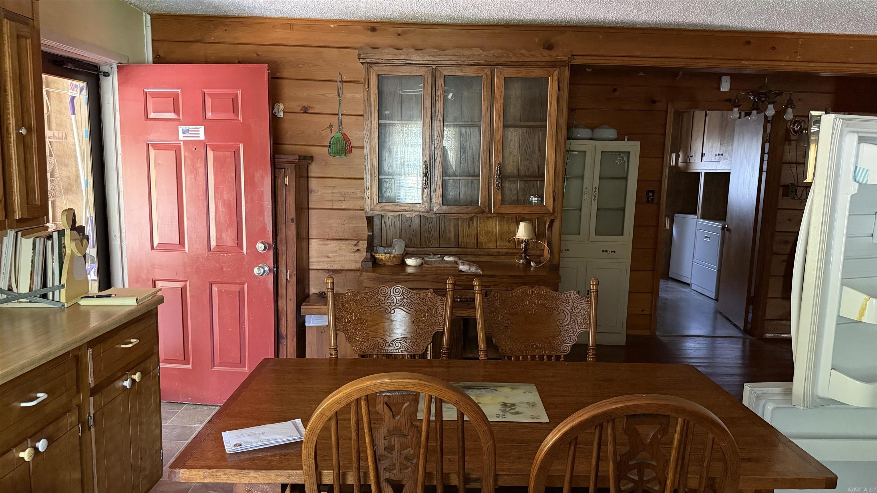 9211 Casey Lane Property Photo 5