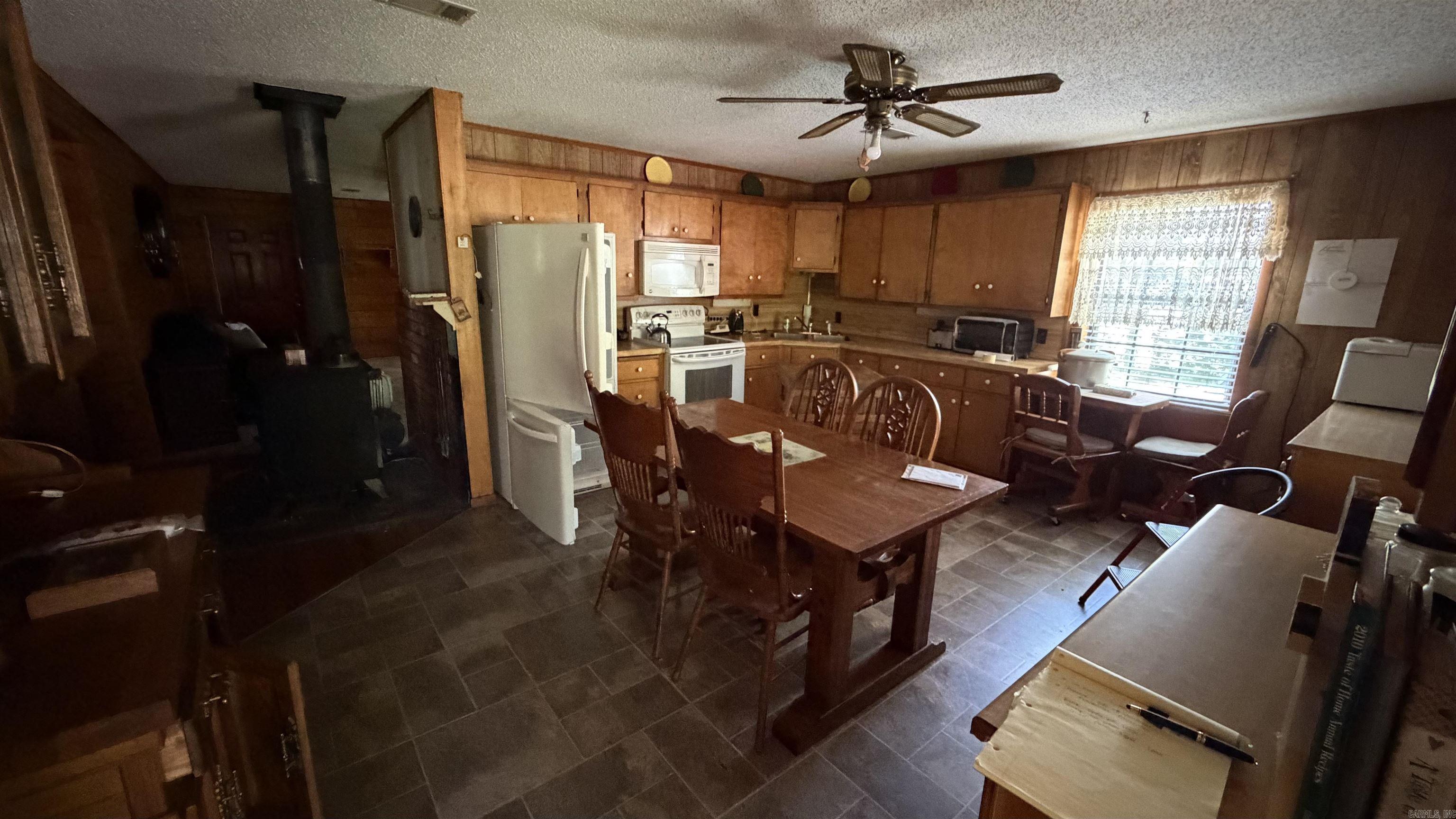 9211 Casey Lane Property Photo 6