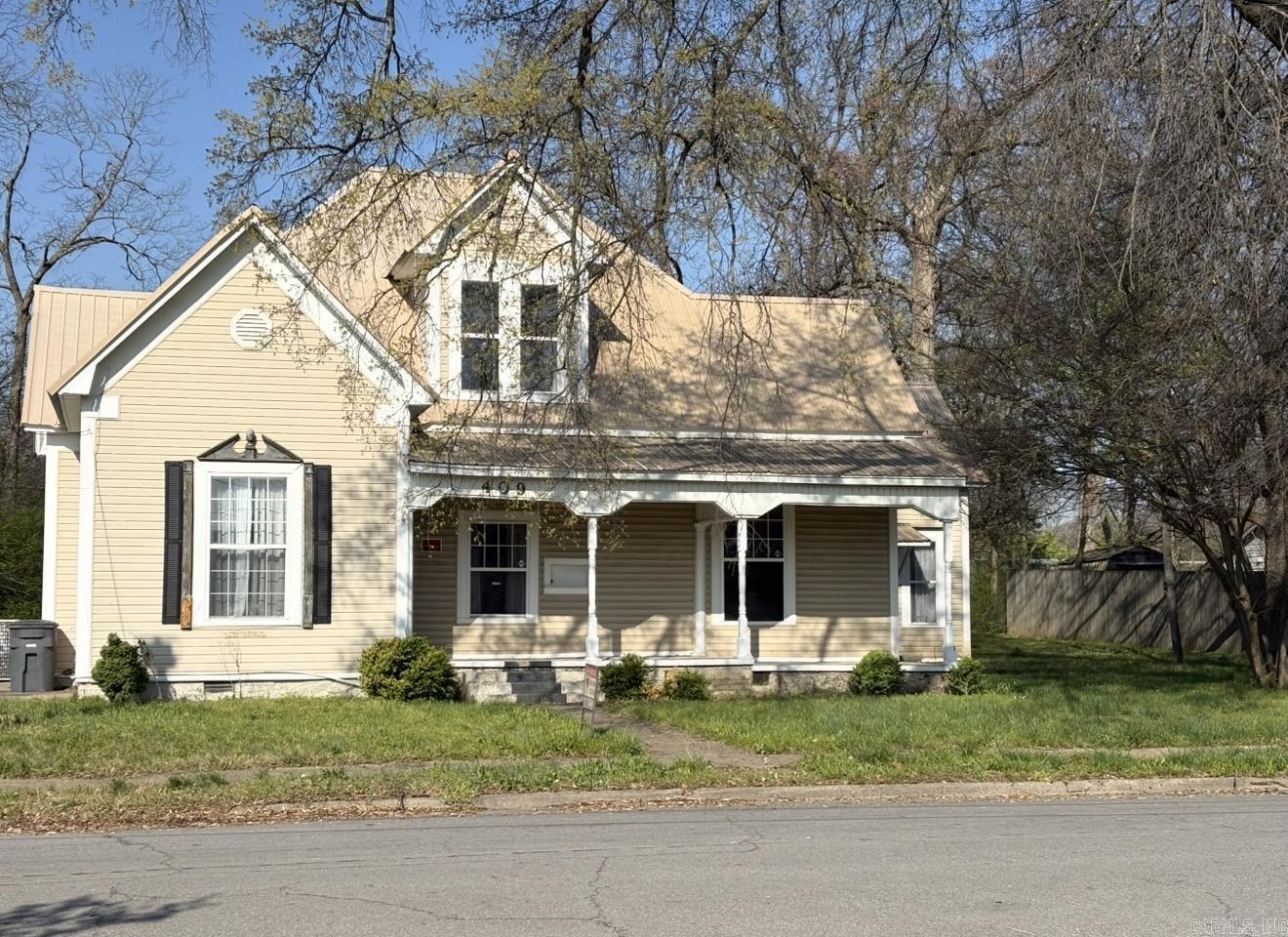 409 S Spring Street Property Photo 1