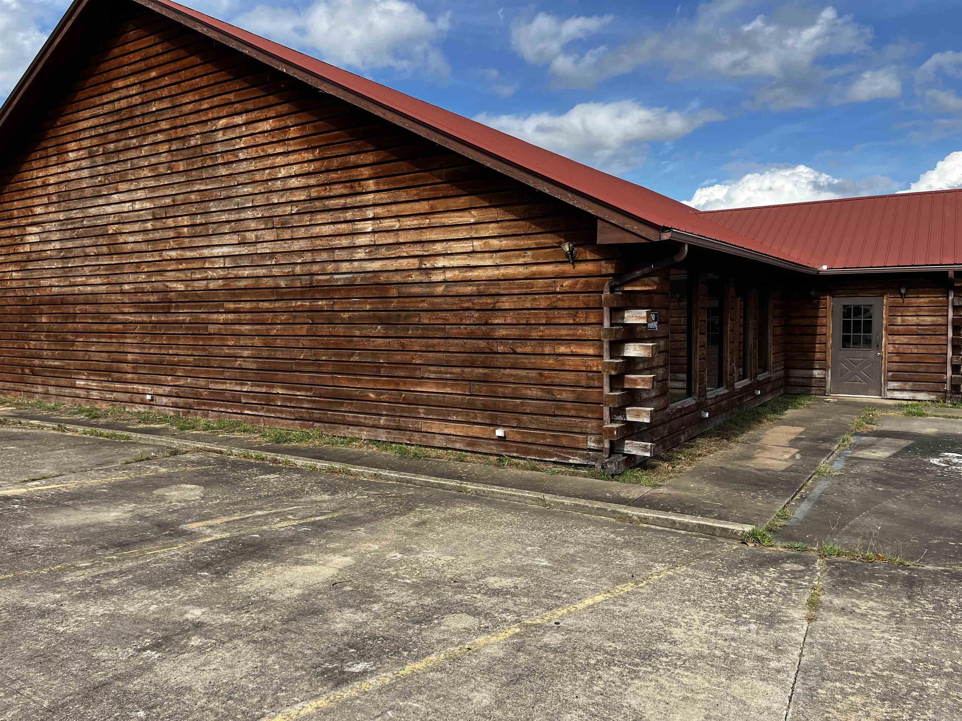 1004 N Highway 65 Property Photo 2