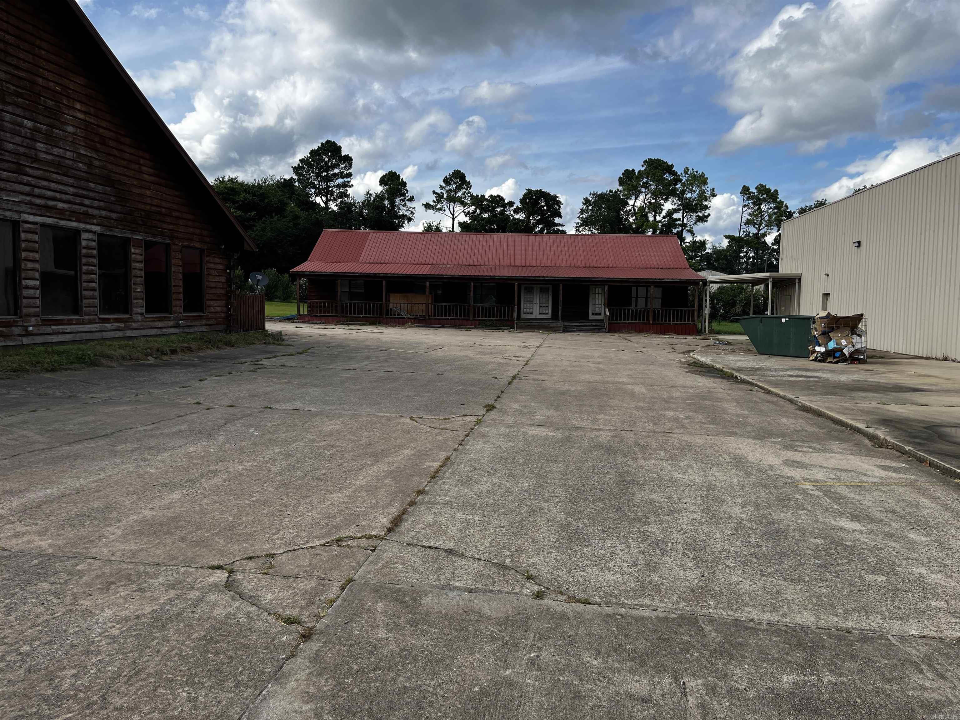 1004 N Highway 65 Property Photo 4