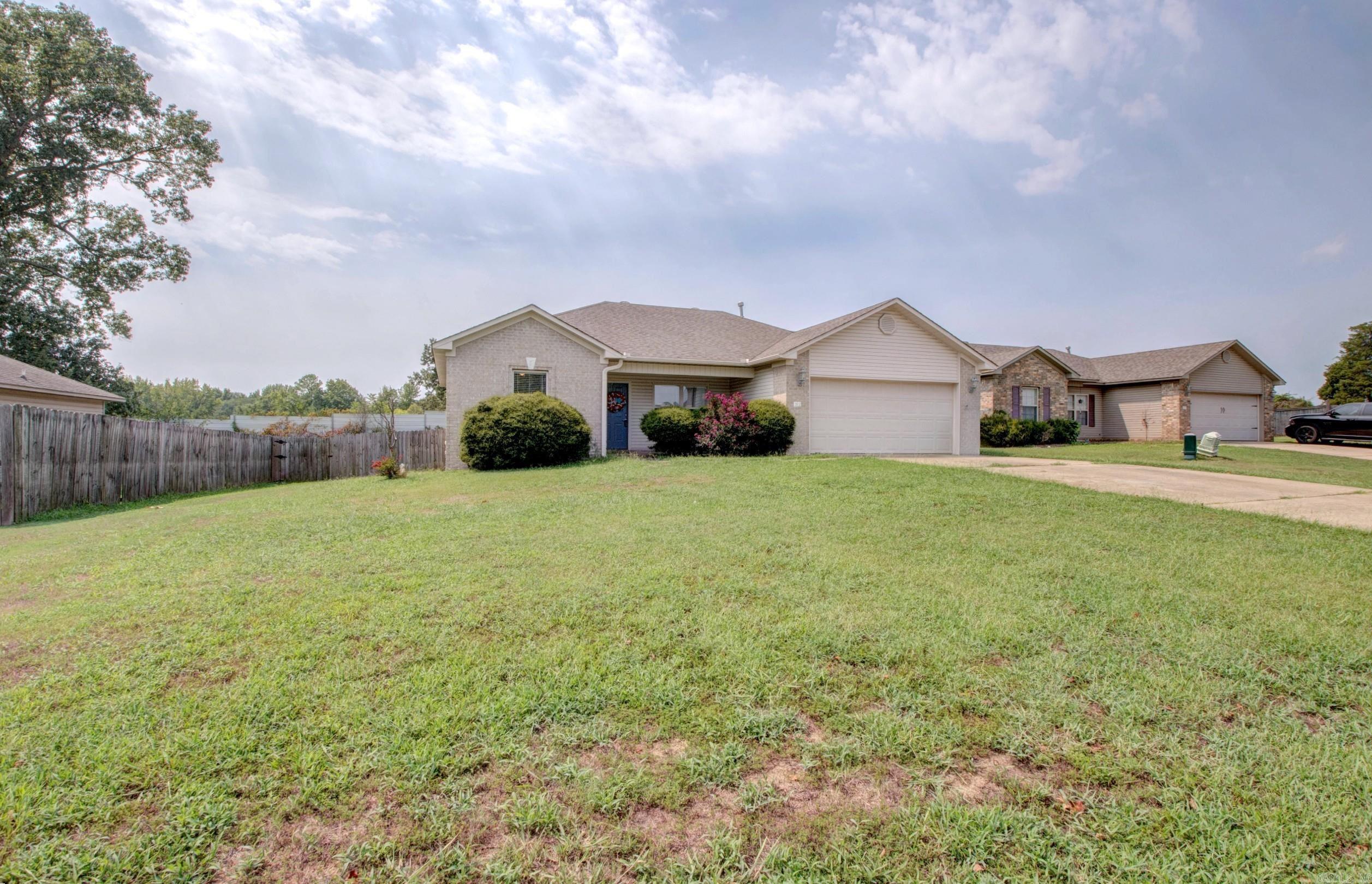 32 Seminole Circle Property Photo 1