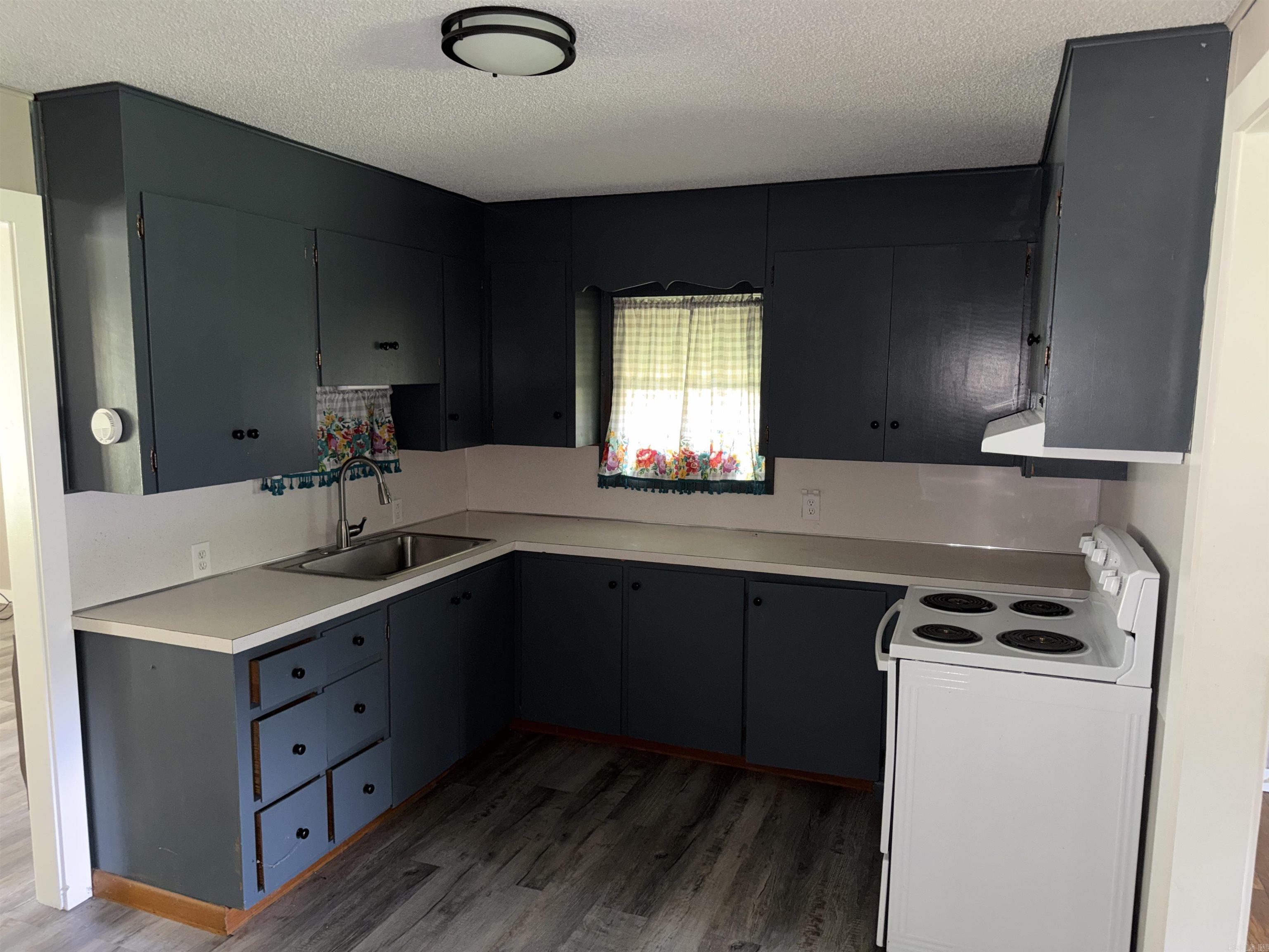 212 N Union Avenue Property Photo 4