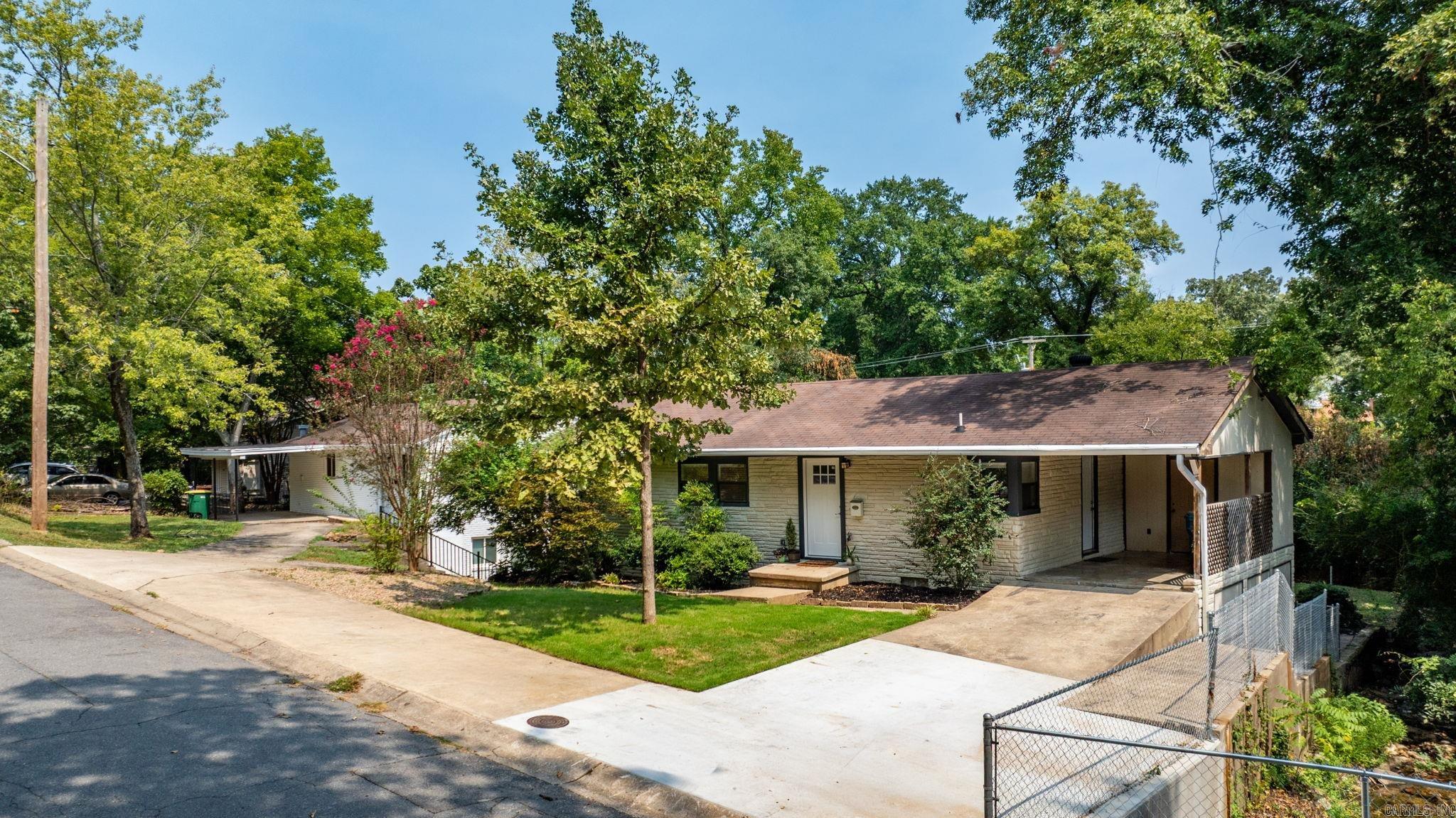 2016 Durwood Road Property Photo 3