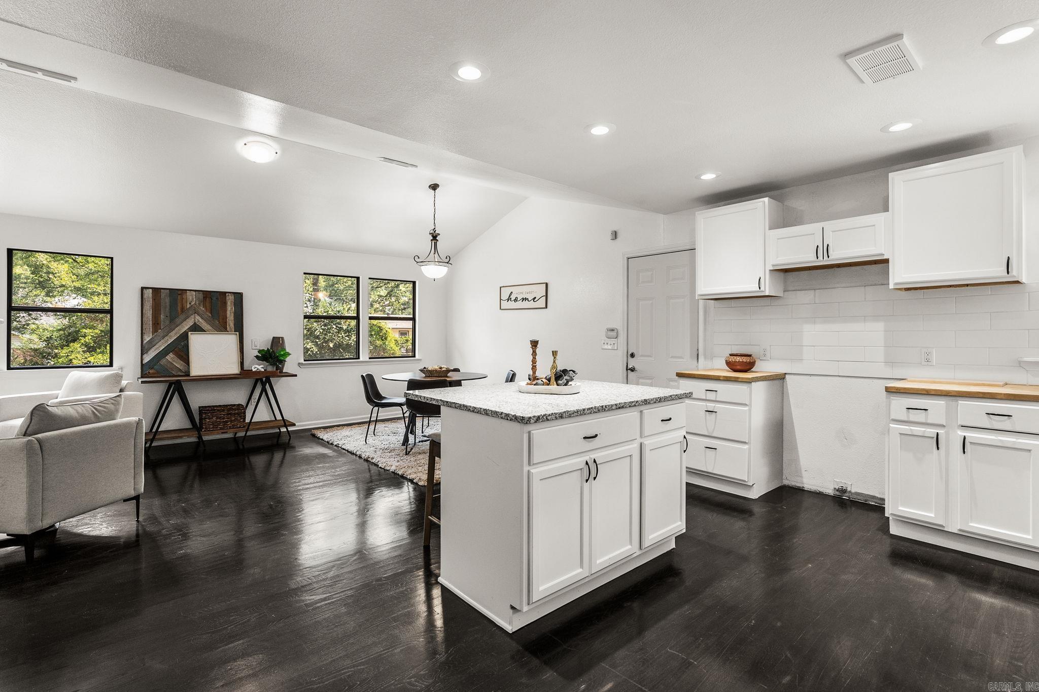 2016 Durwood Road Property Photo 9
