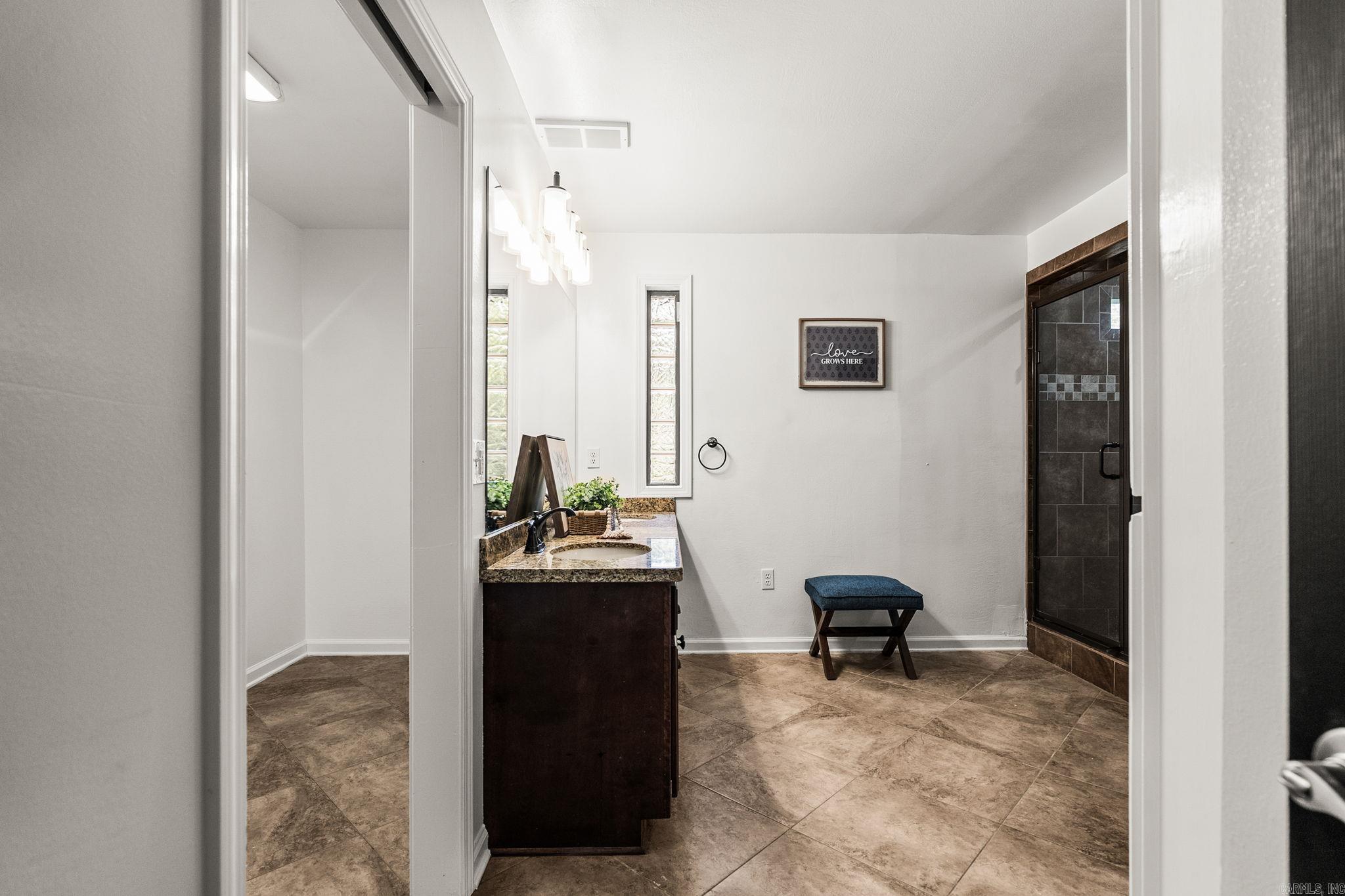 2016 Durwood Road Property Photo 23