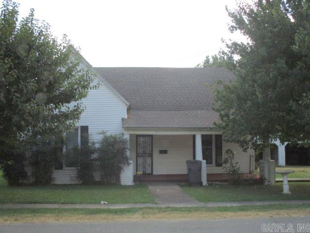 424 E Lake Street Property Photo 1
