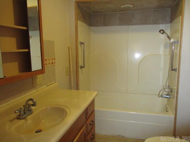 424 E Lake Street Property Photo 13