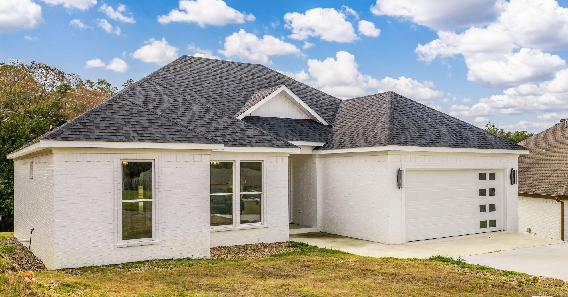 1008 Sussix Loop Property Photo 1