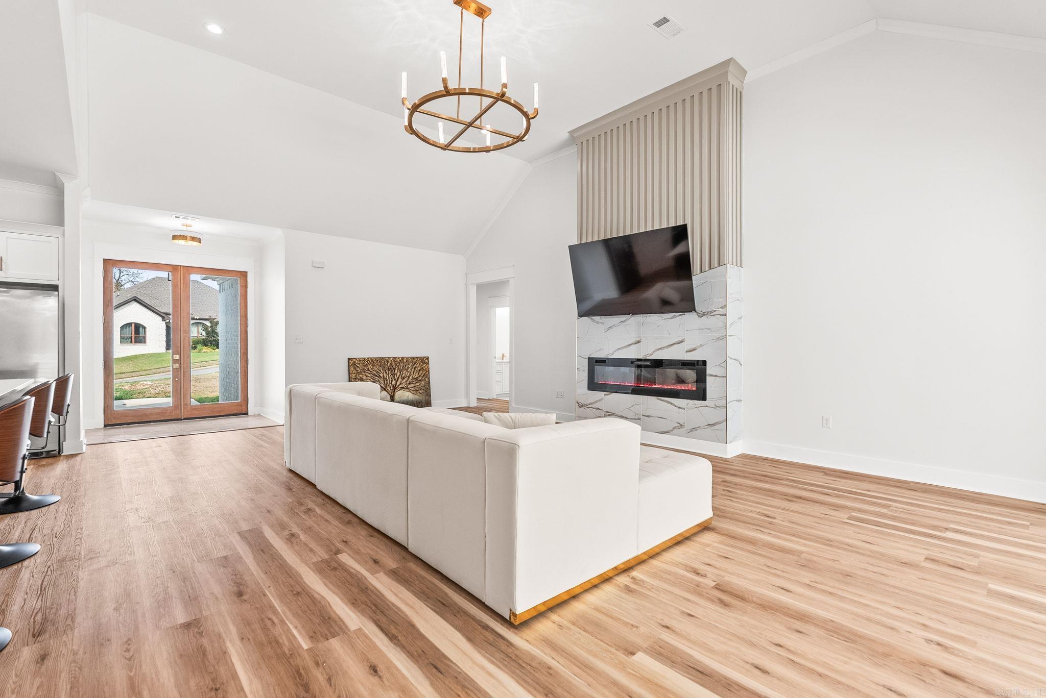 1008 Sussix Loop Property Photo 8