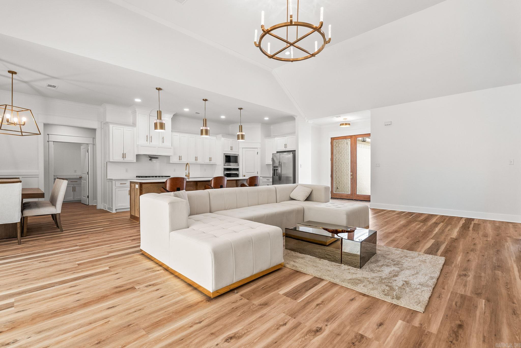 1008 Sussix Loop Property Photo 9