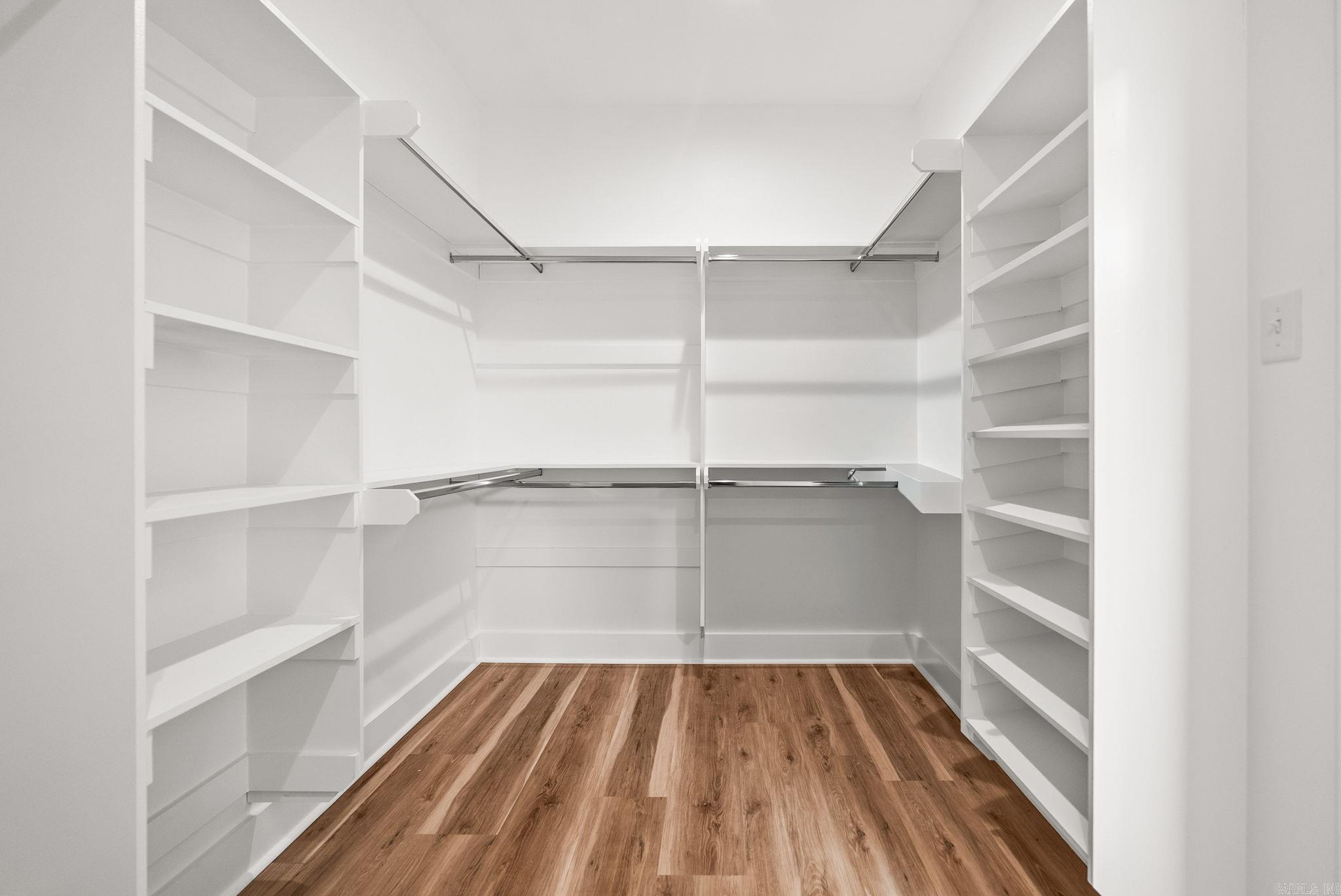 1008 Sussix Loop Property Photo 32