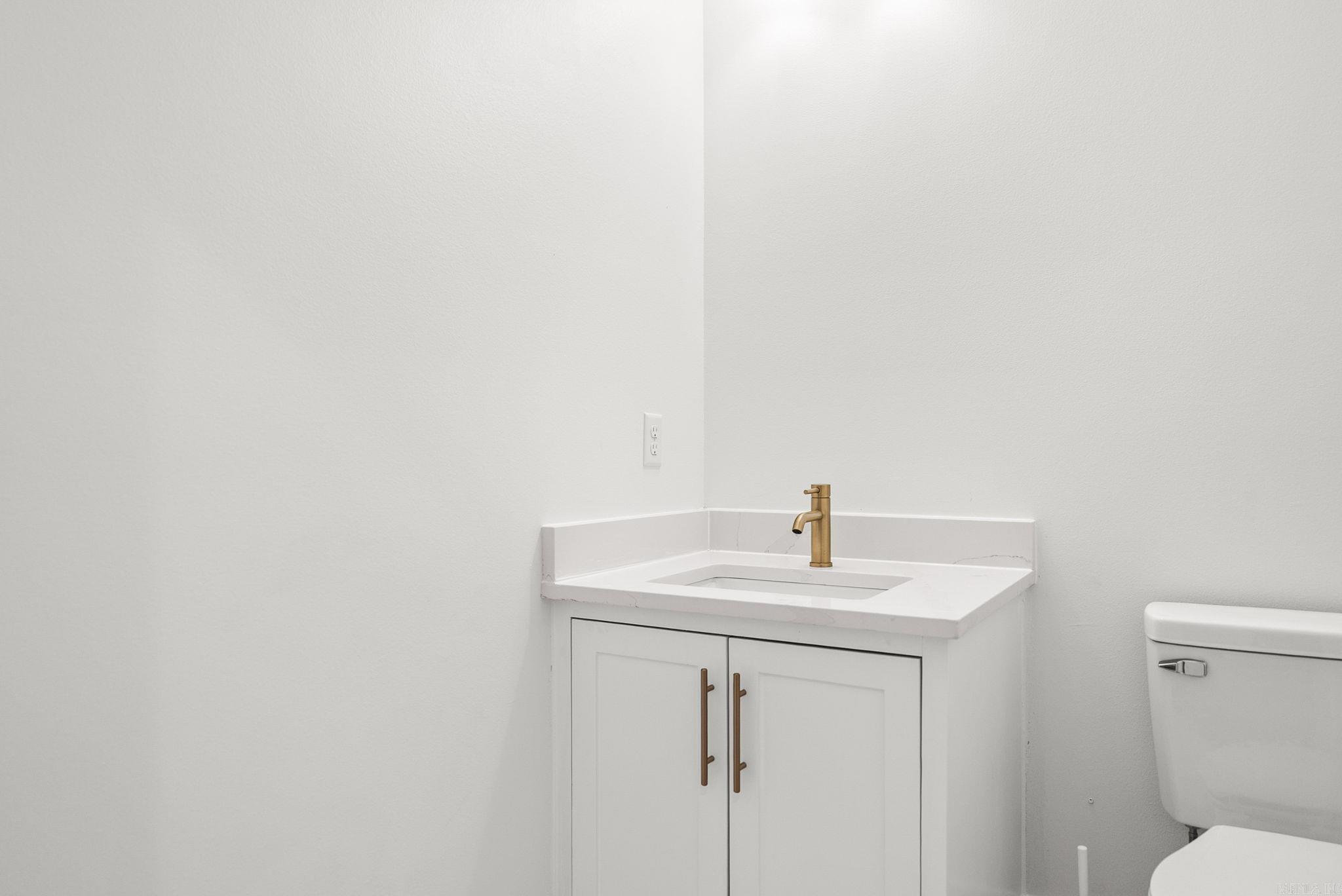 1008 Sussix Loop Property Photo 35