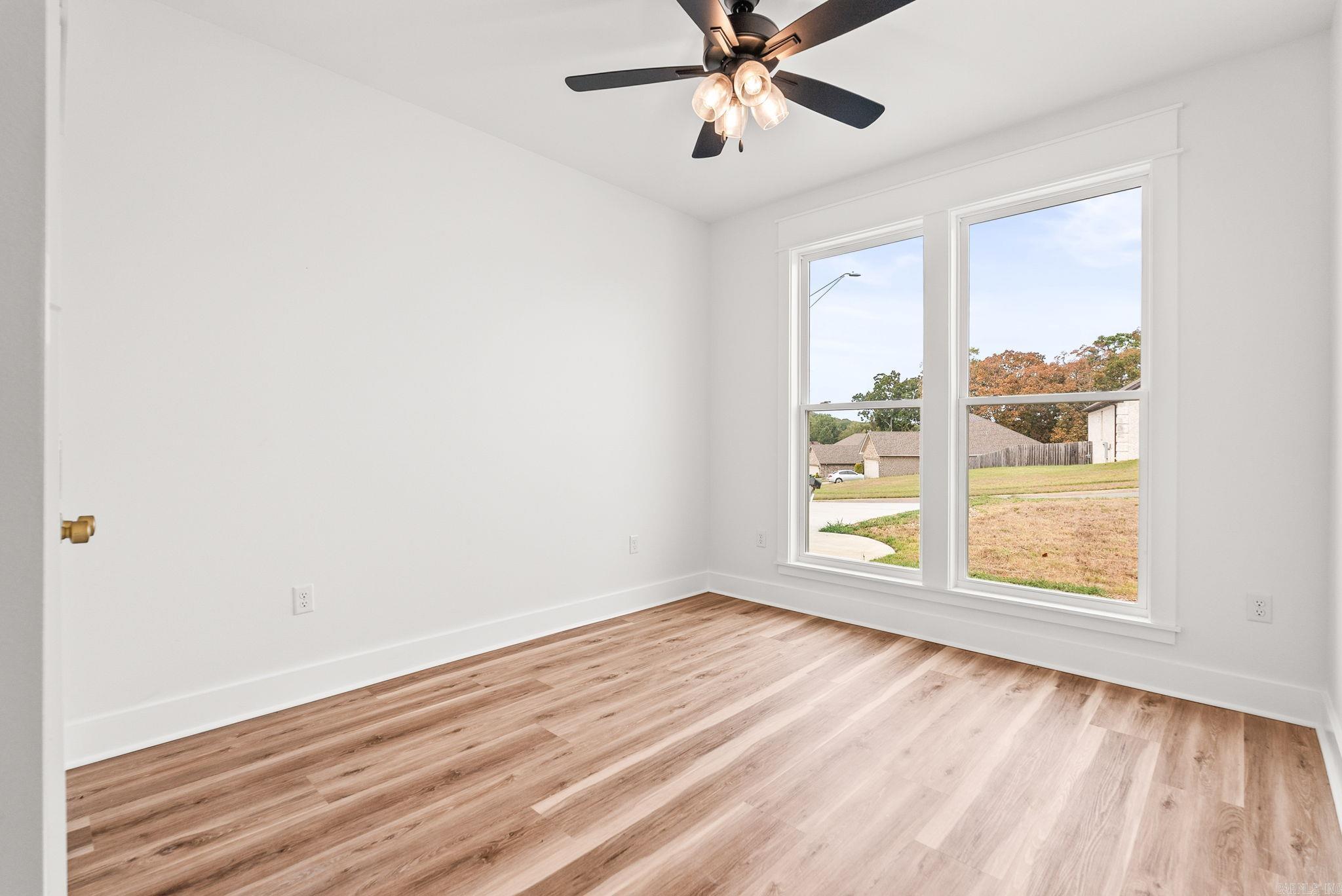 1008 Sussix Loop Property Photo 37