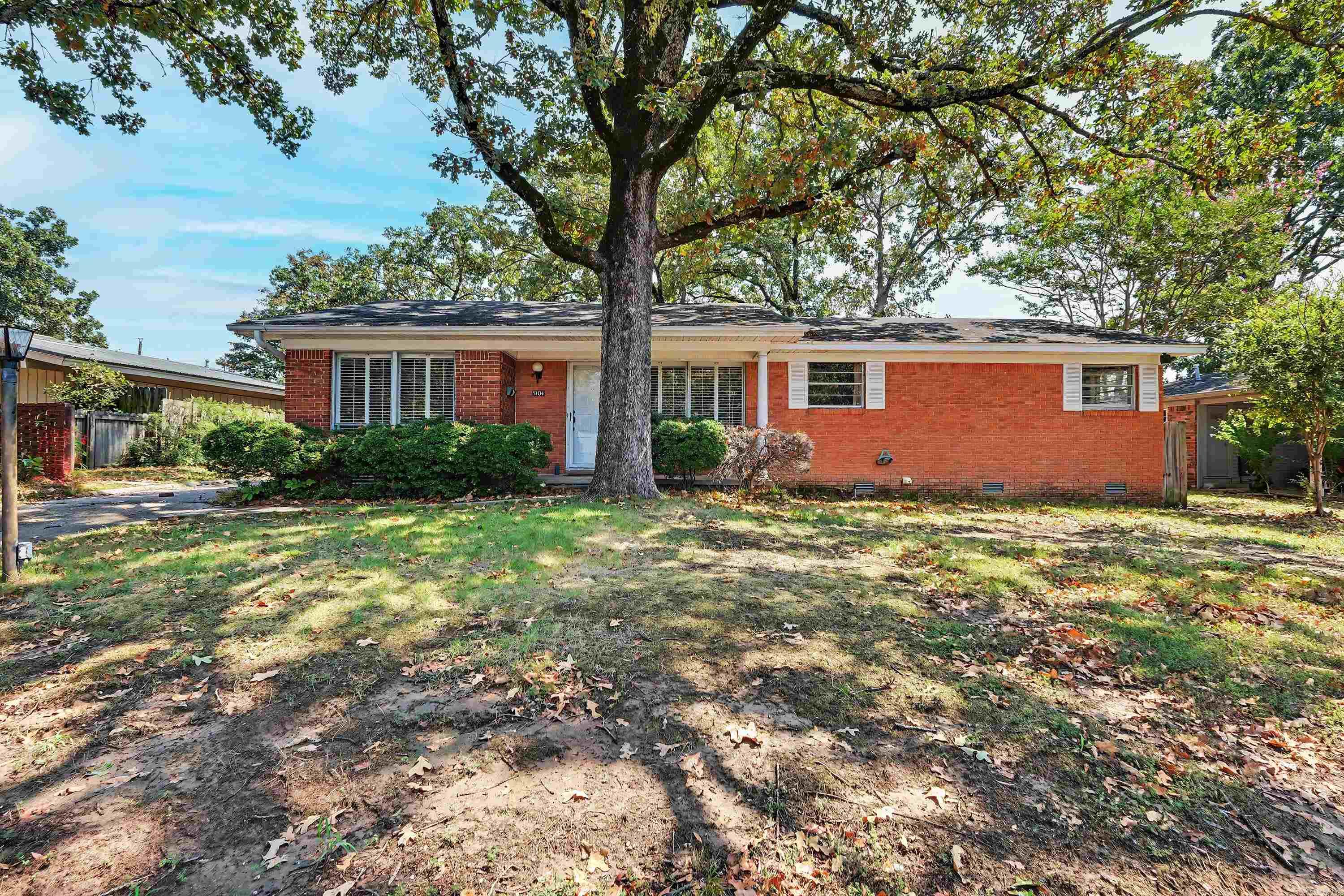 5104 N Cedar Property Photo 1