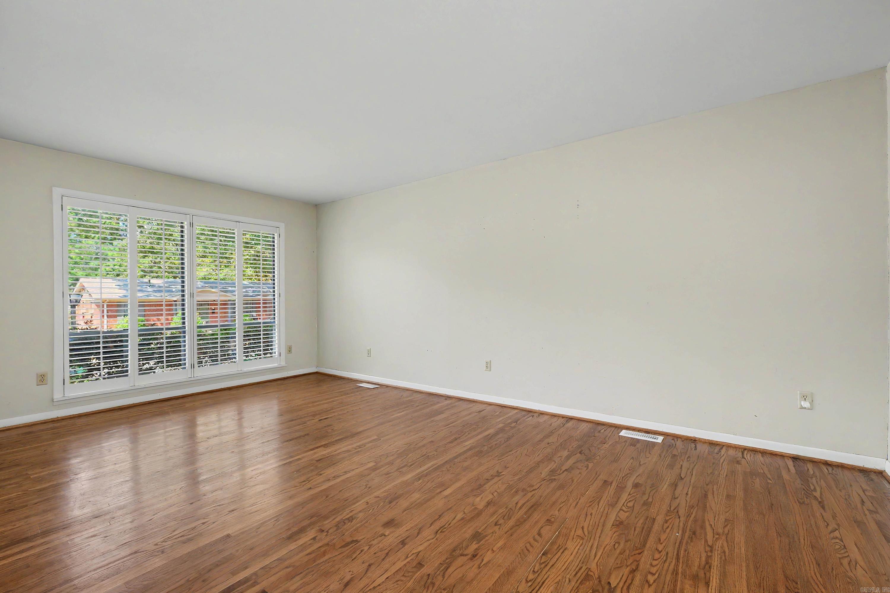 5104 N Cedar Property Photo 8