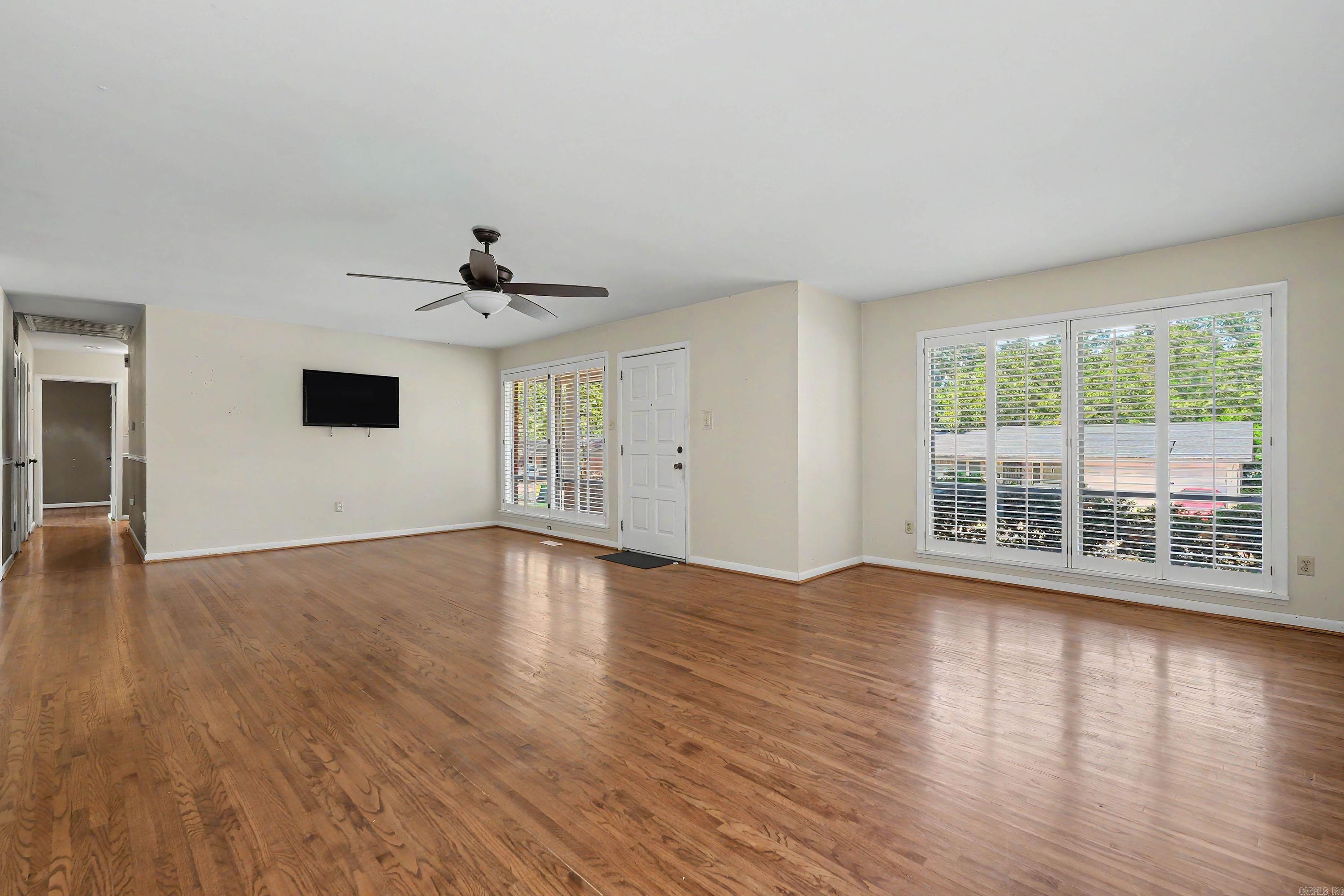 5104 N Cedar Property Photo 9