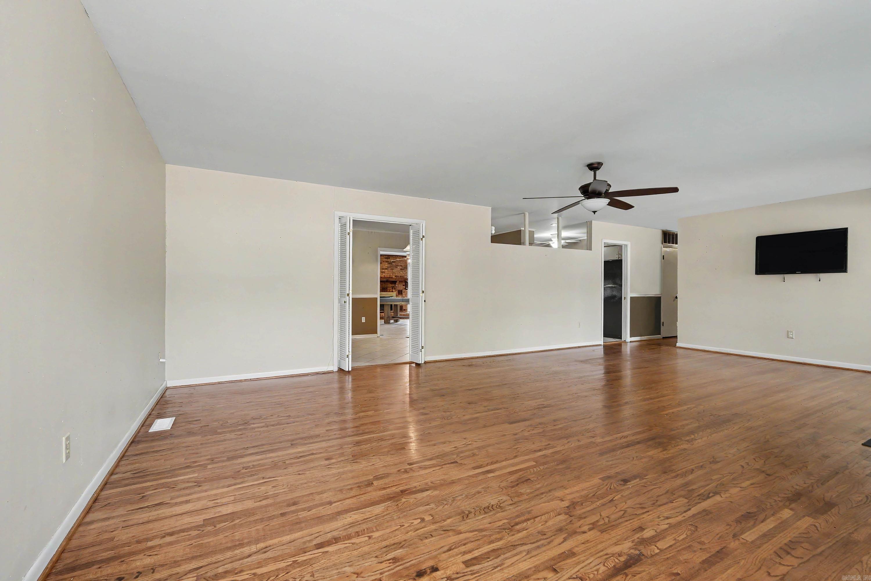 5104 N Cedar Property Photo 10