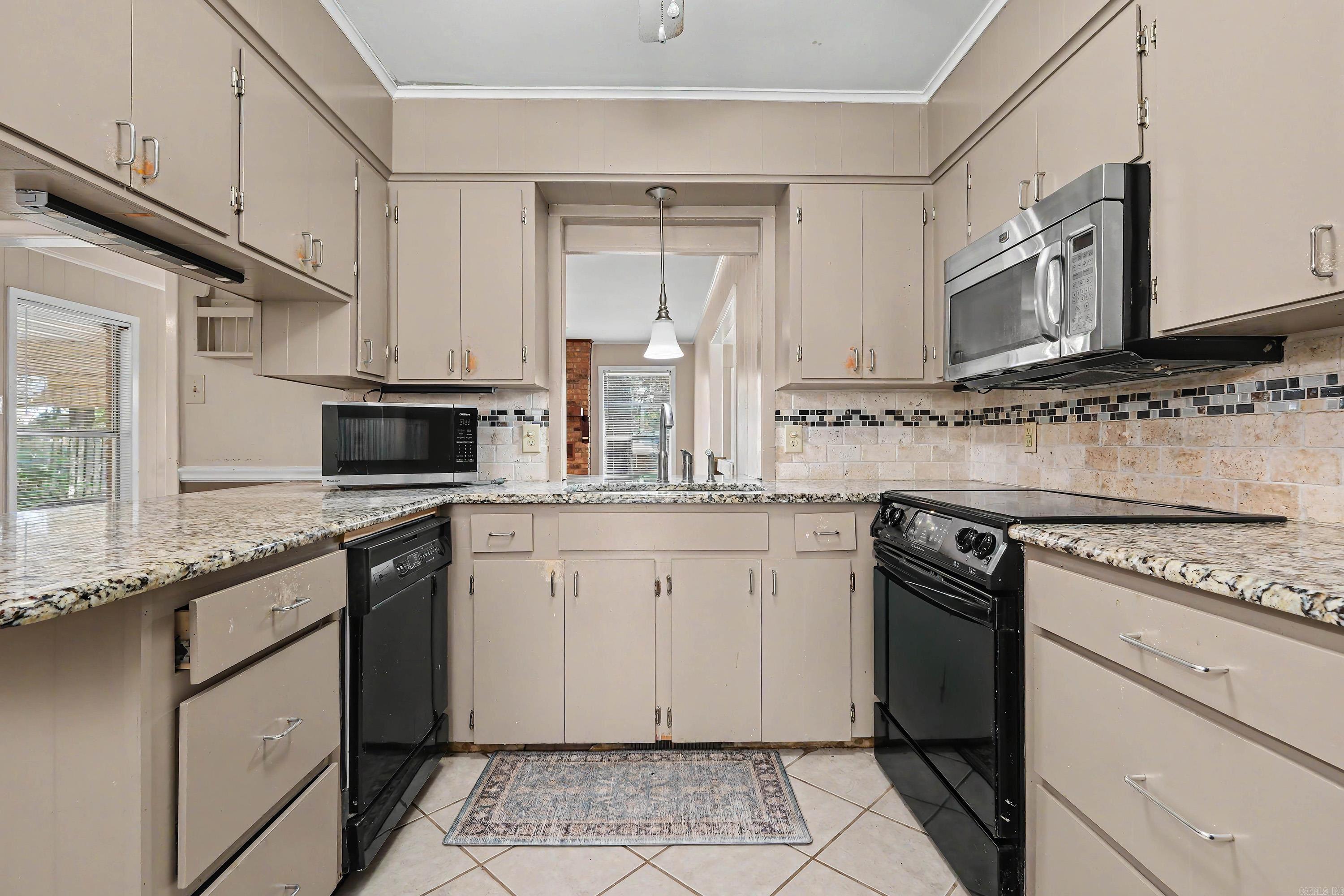 5104 N Cedar Property Photo 13