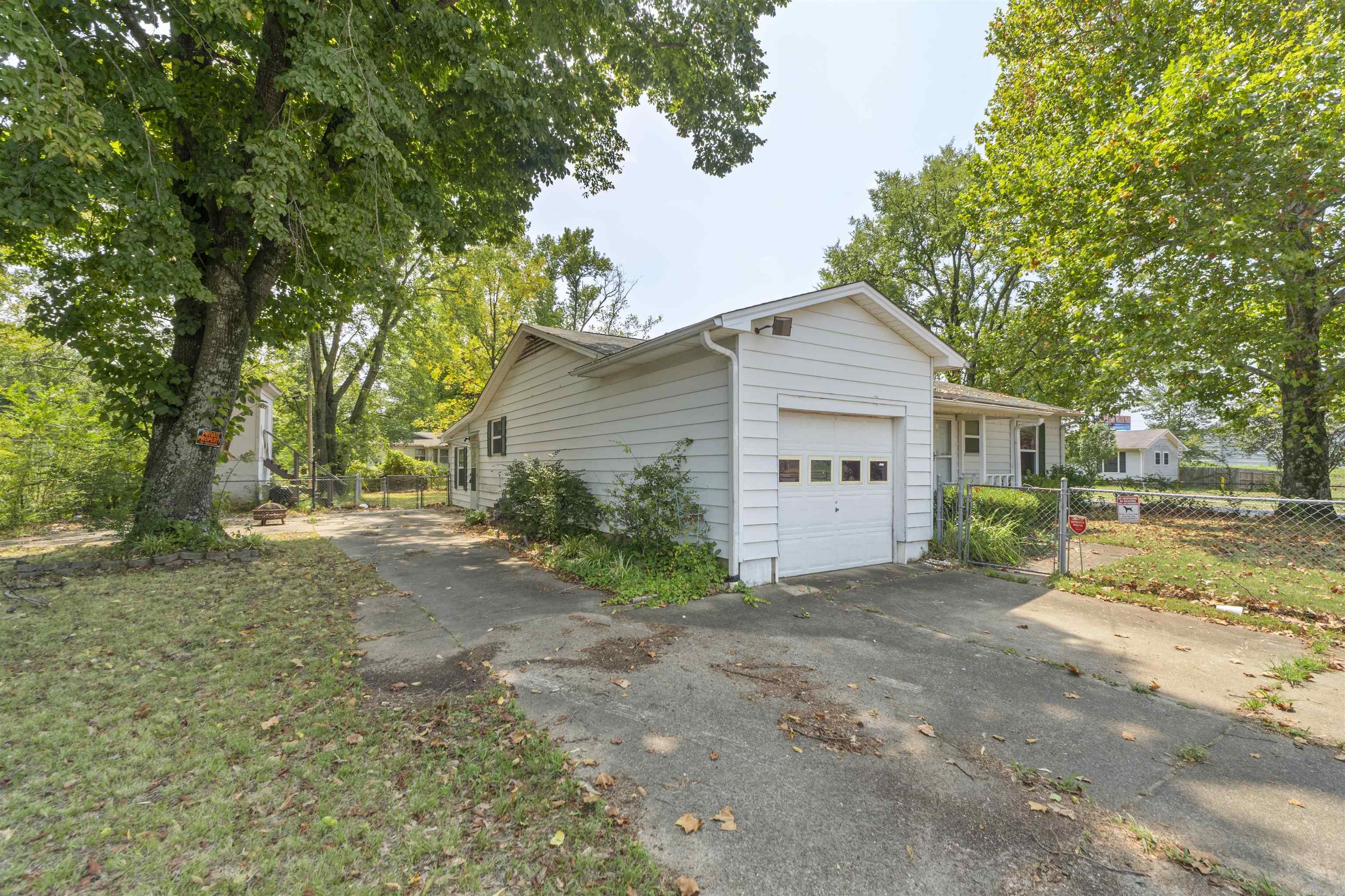 1705 School Drive Property Photo 3