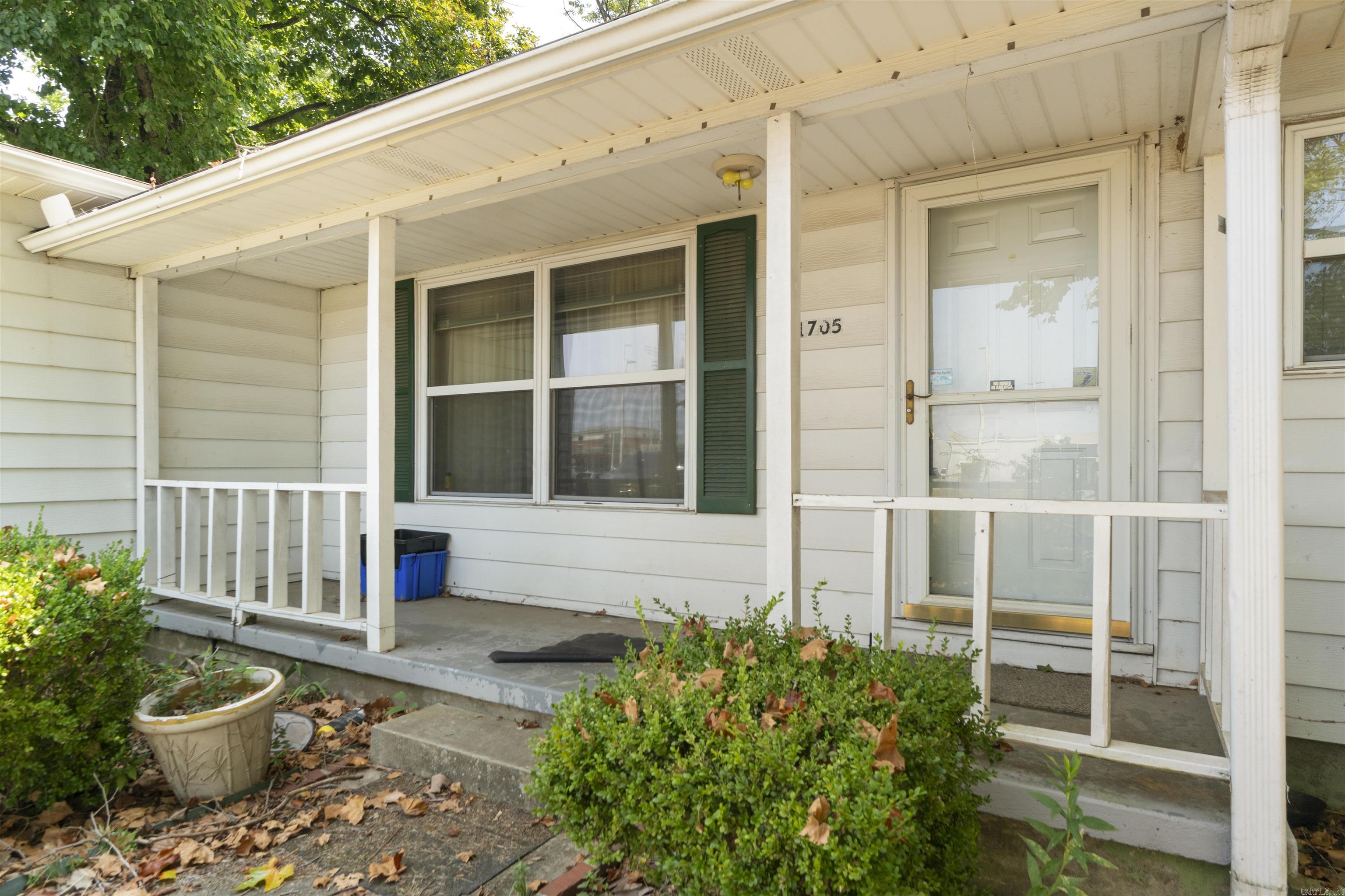 1705 School Drive Property Photo 4