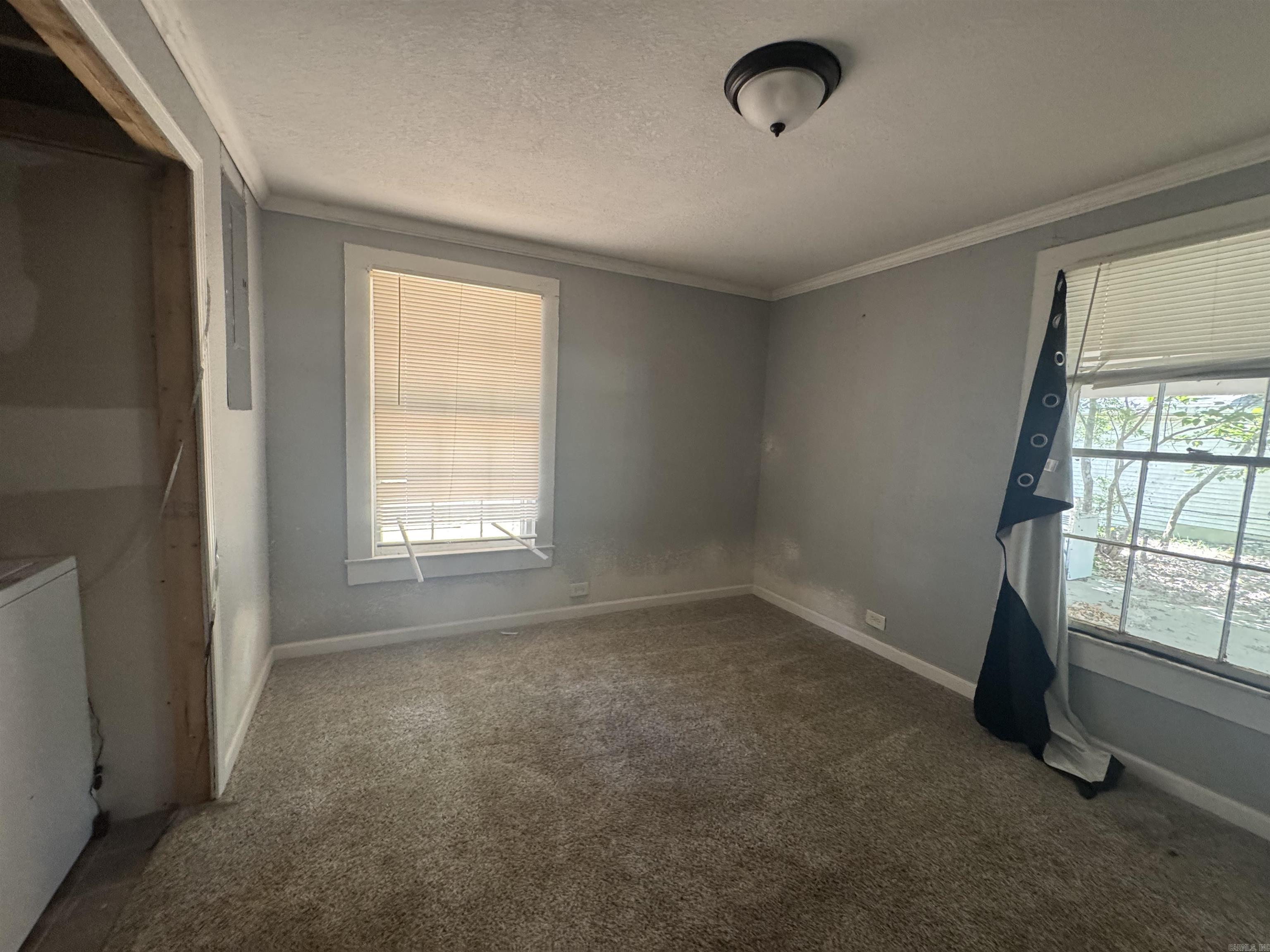 302 W 5th Street Property Photo 9