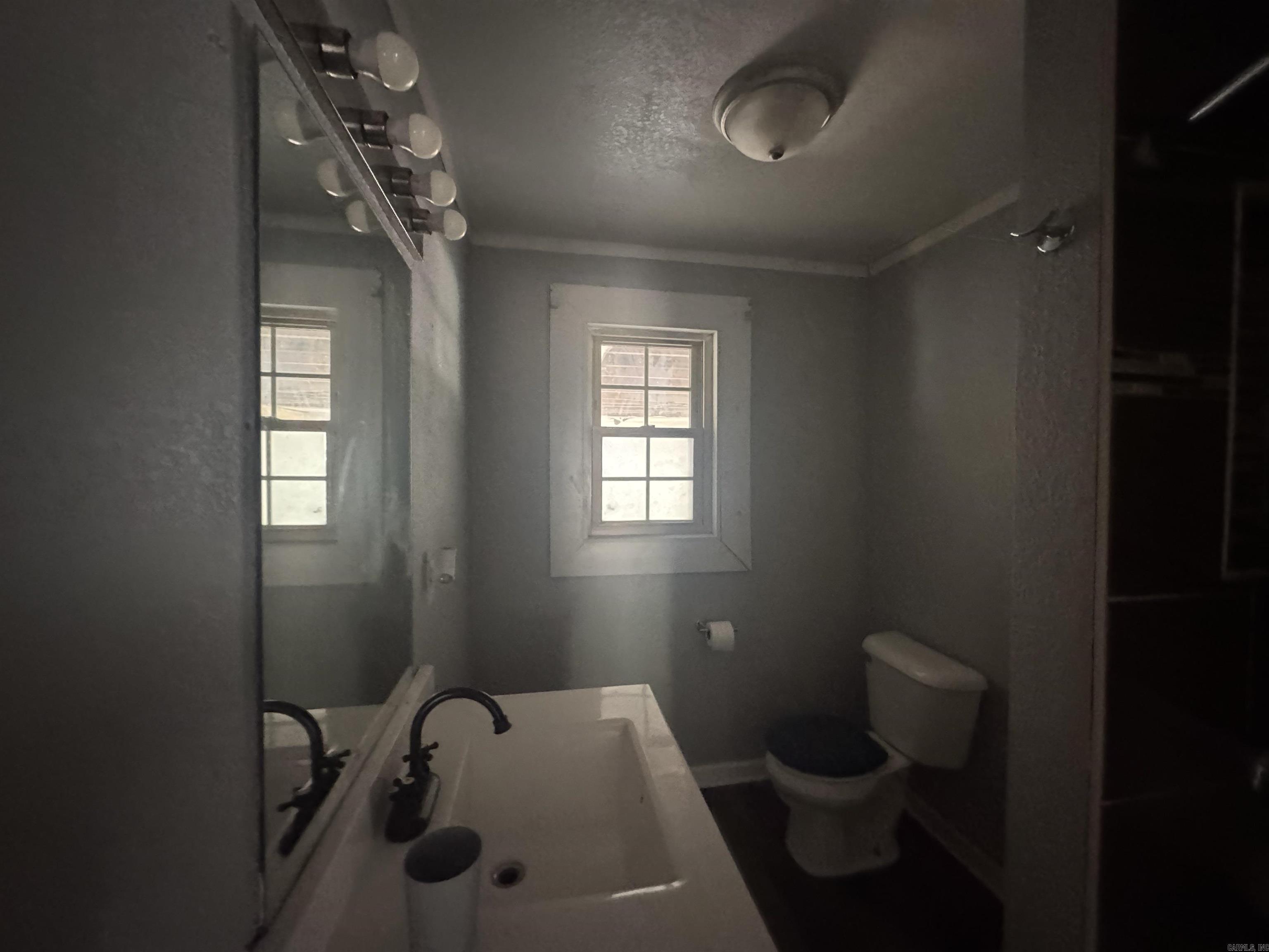302 W 5th Street Property Photo 10