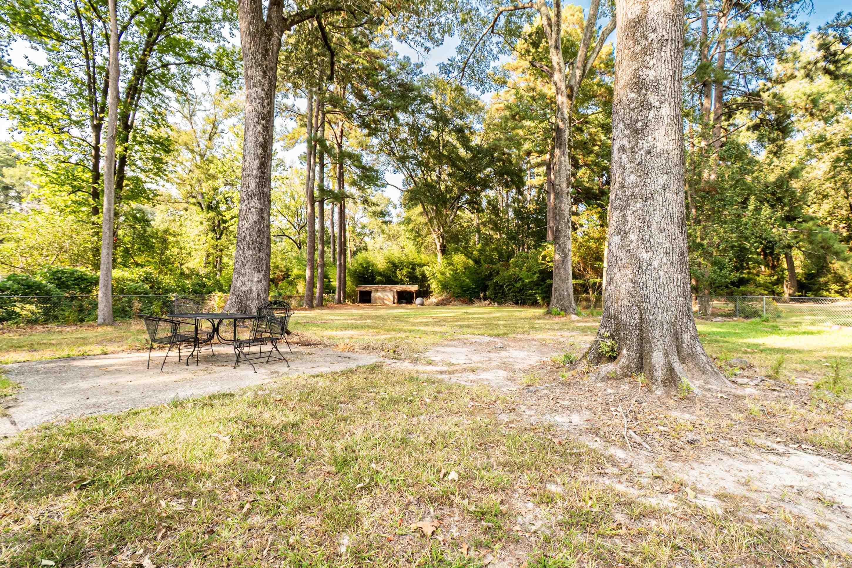 1633 Park Ln Property Photo 6