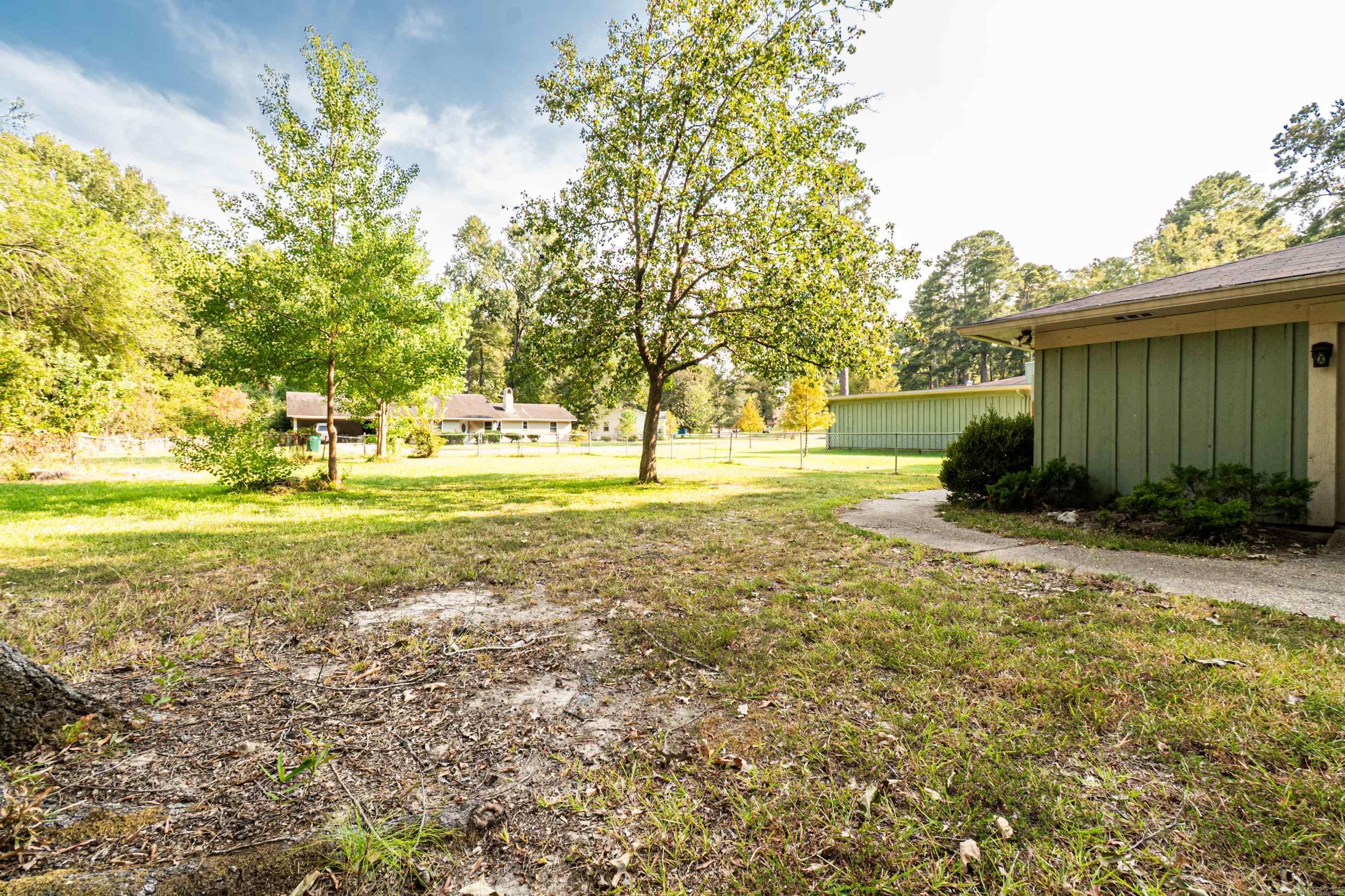 1633 Park Ln Property Photo 8