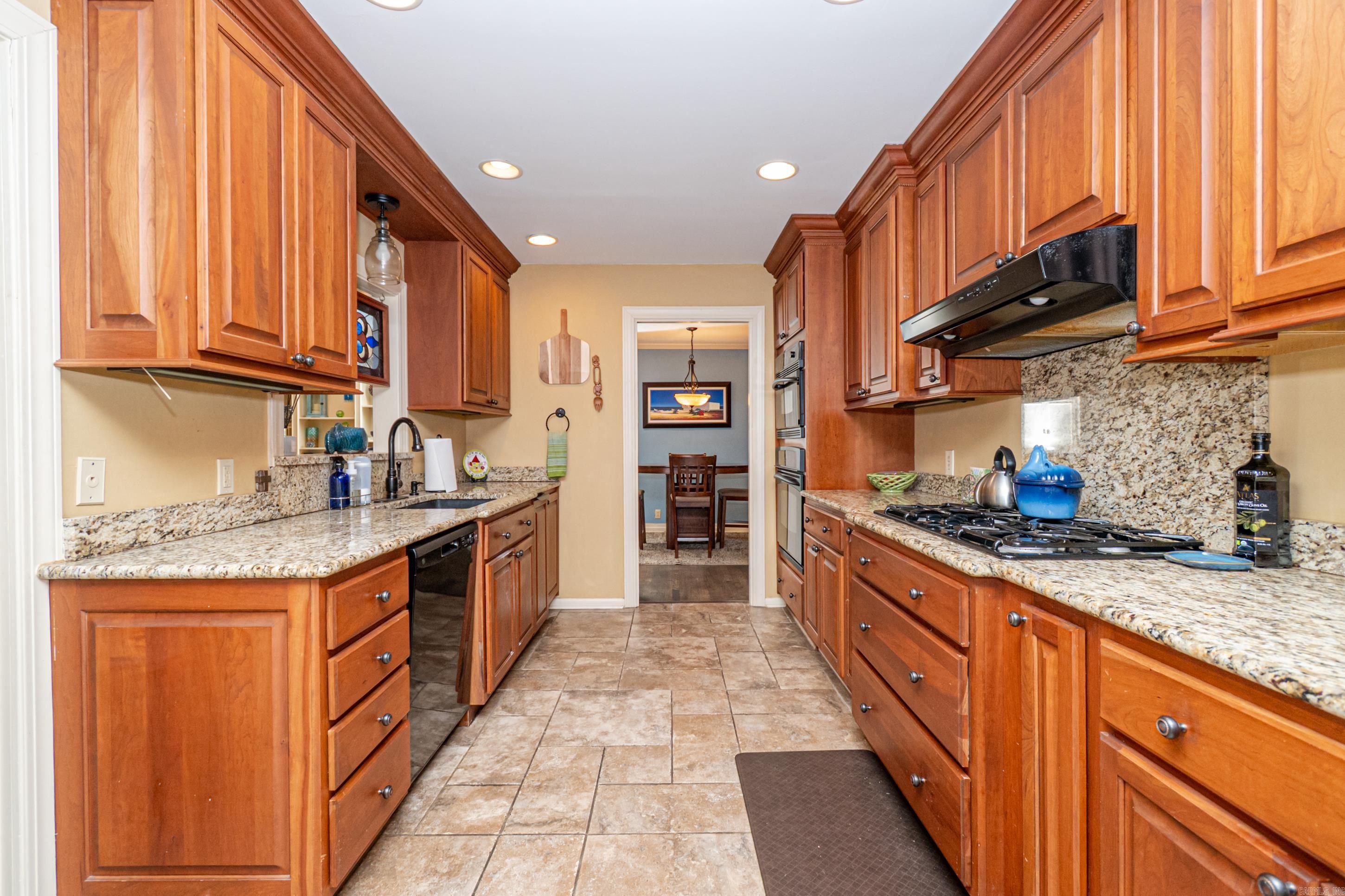1633 Park Ln Property Photo 16