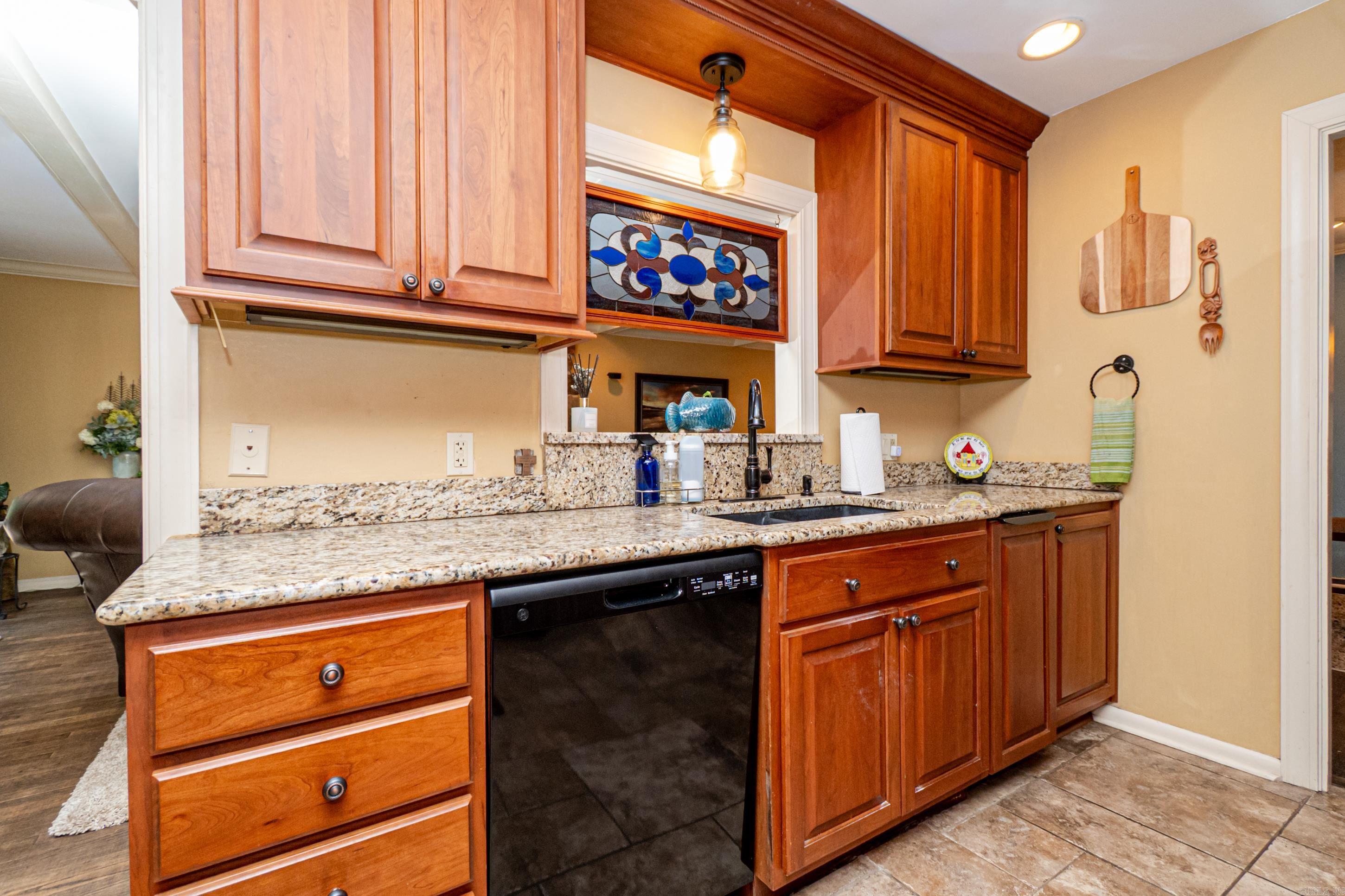 1633 Park Ln Property Photo 17