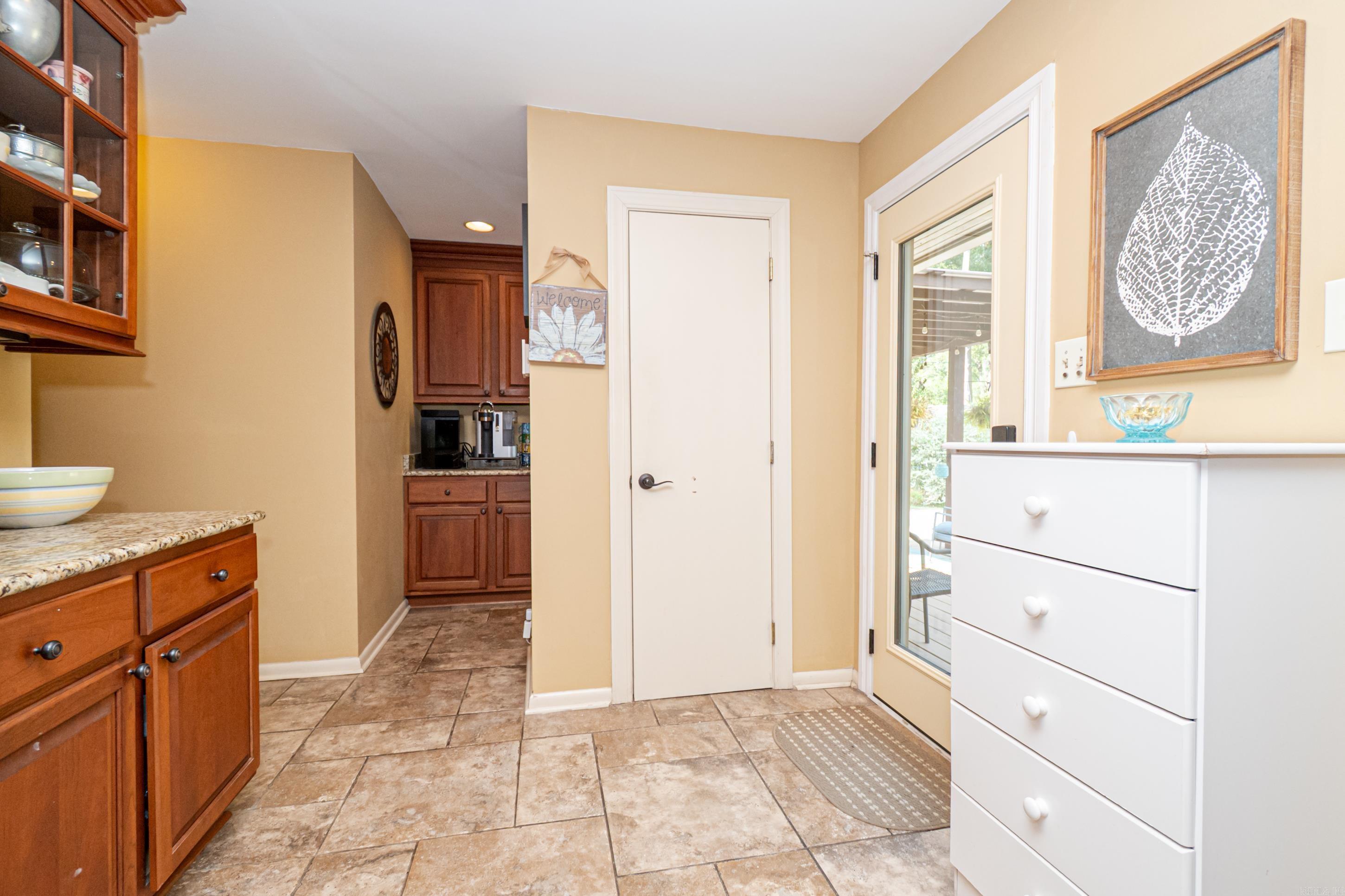 1633 Park Ln Property Photo 18