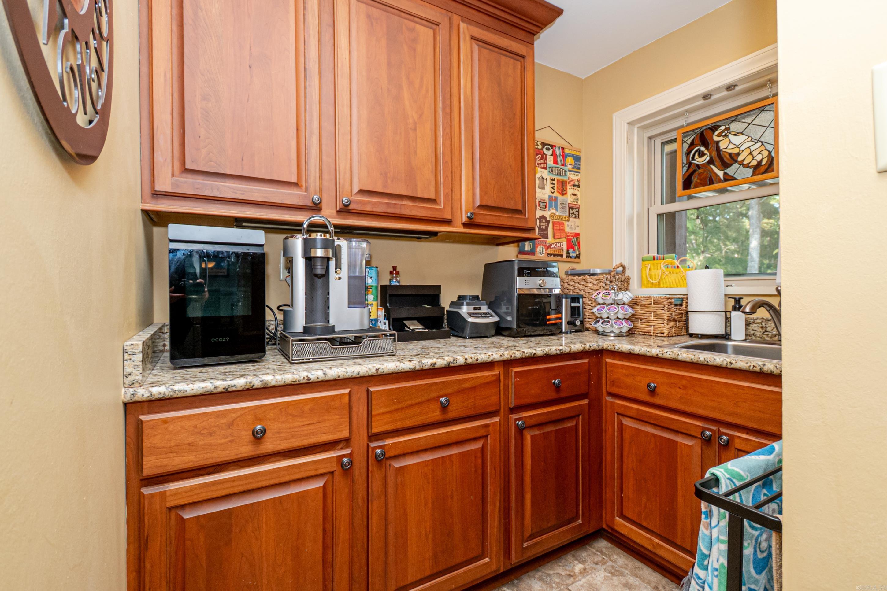 1633 Park Ln Property Photo 19