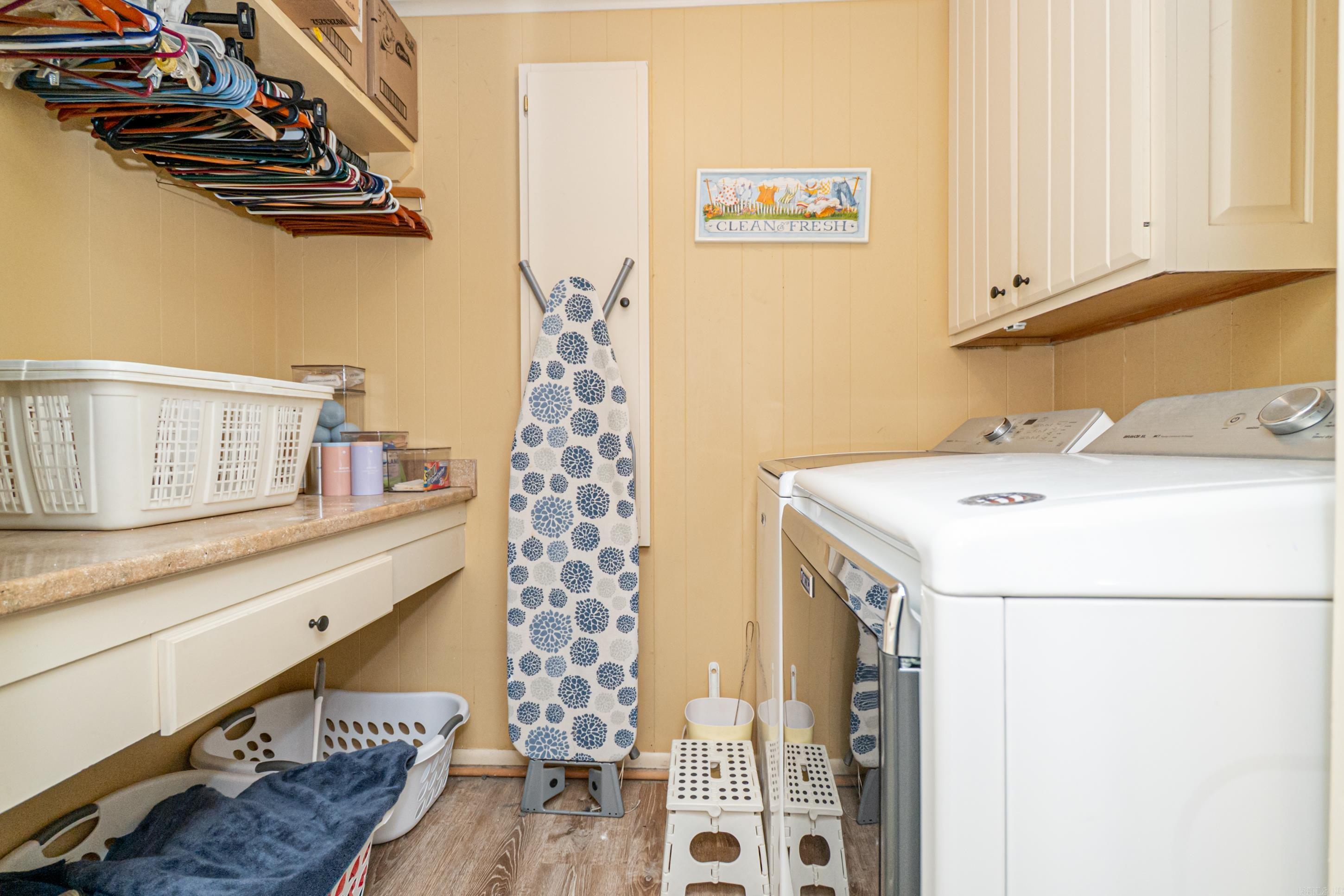 1633 Park Ln Property Photo 25