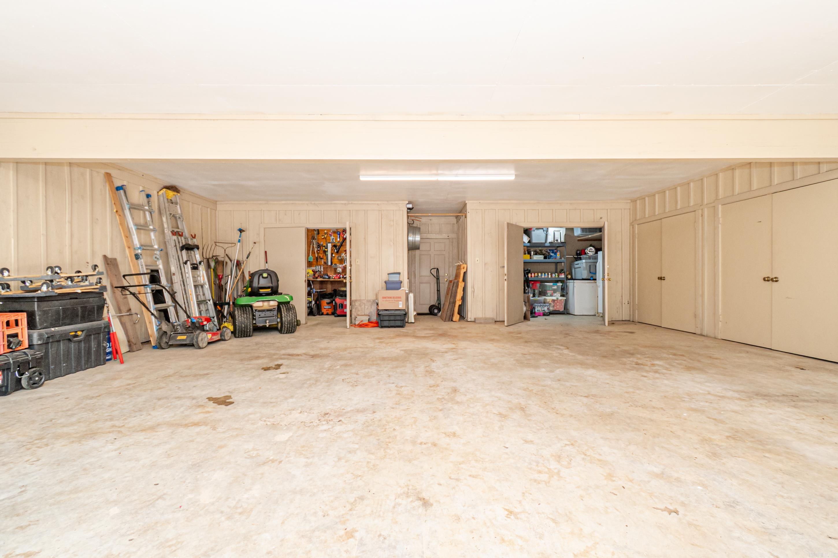 1633 Park Ln Property Photo 36