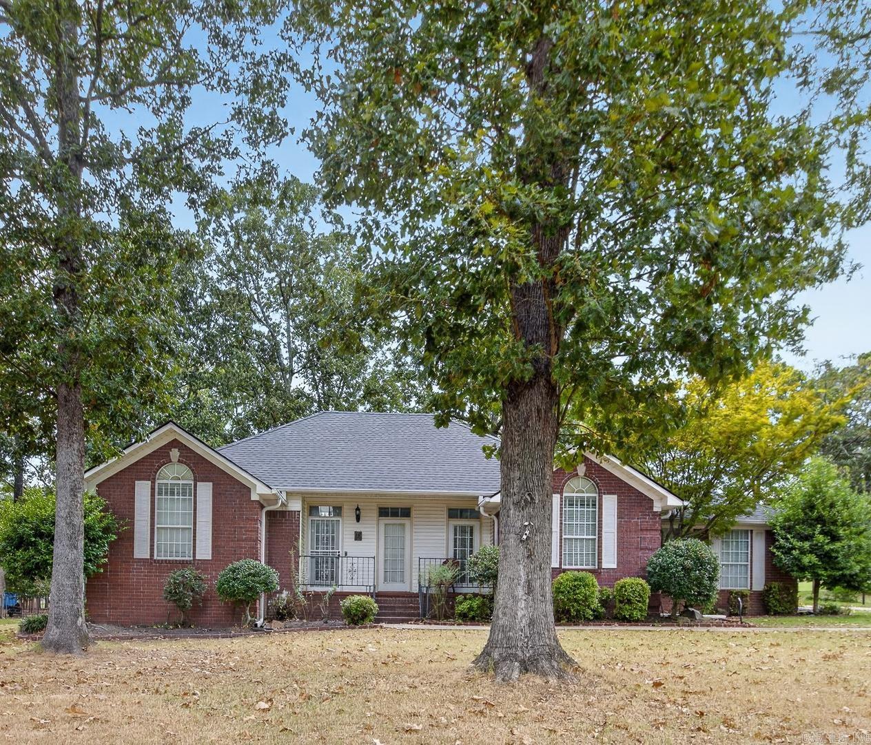18 Turnberry Drive Property Photo 1