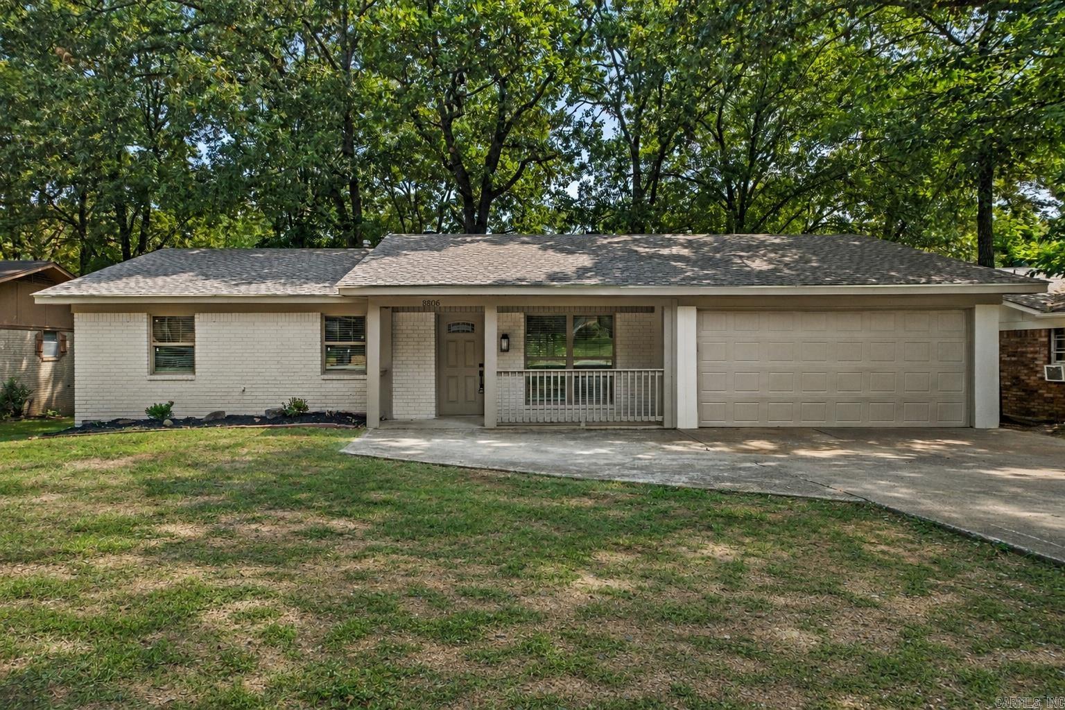 8806 Oakhaven Drive Property Photo 1