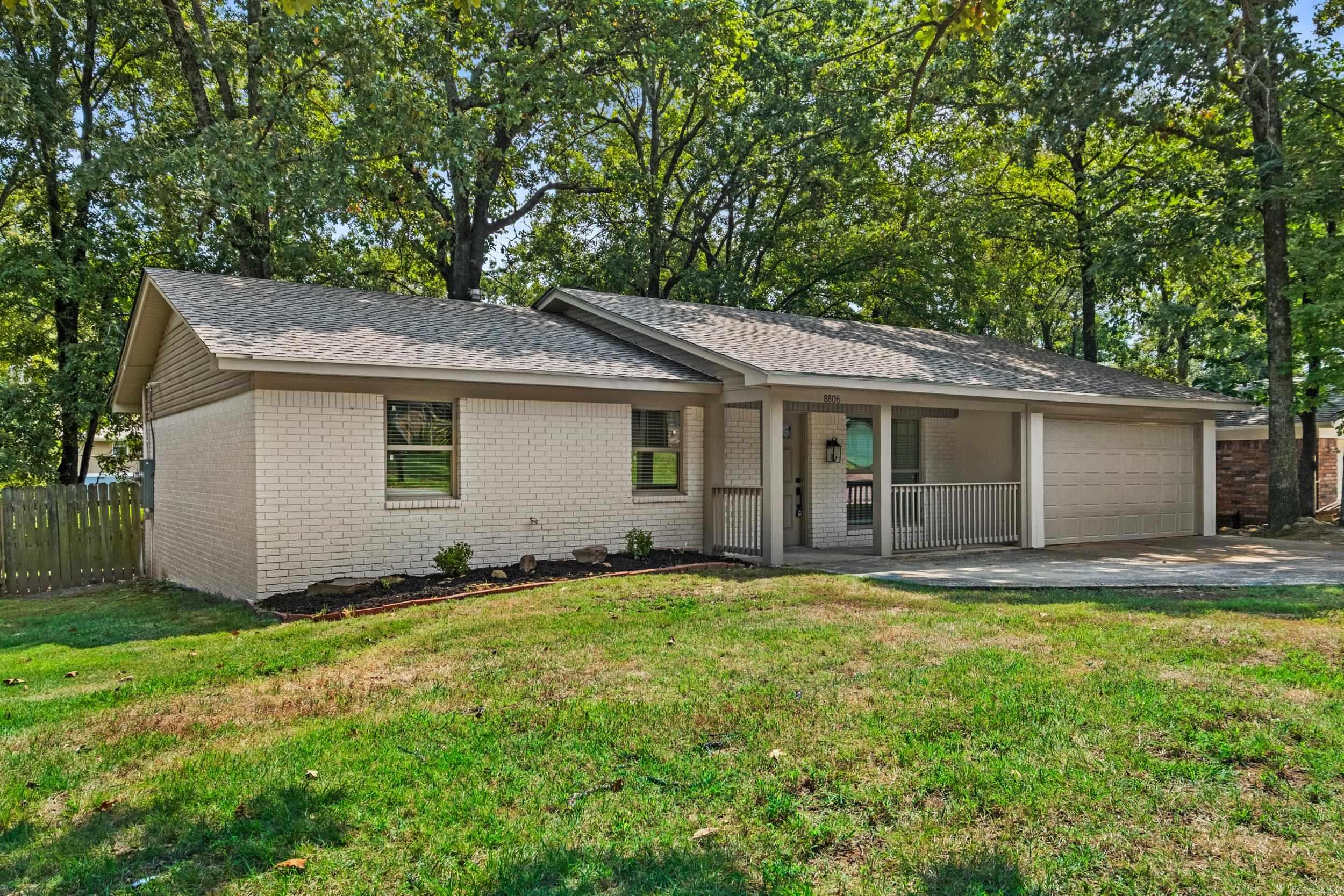 8806 Oakhaven Drive Property Photo 3
